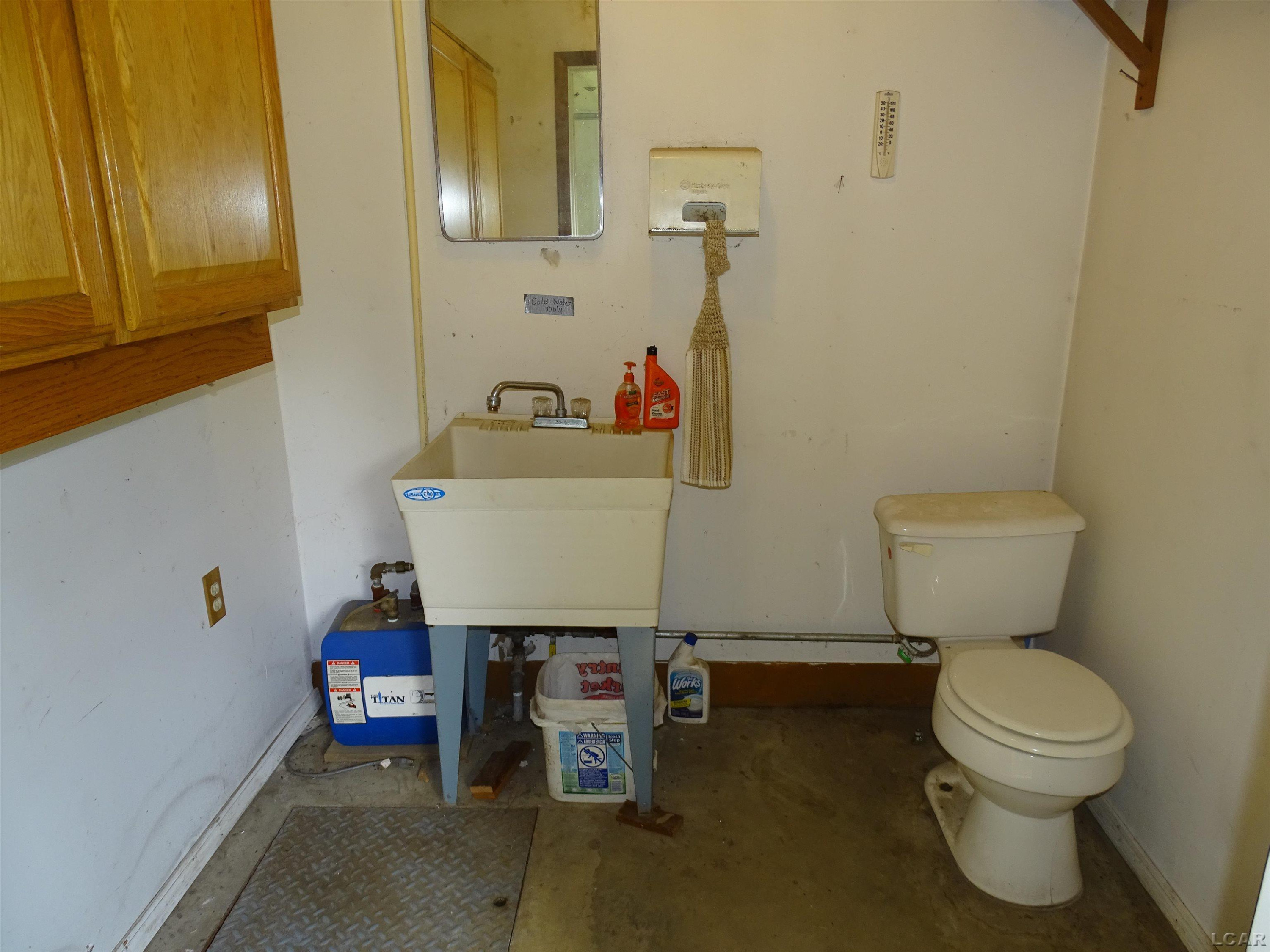 8400 Clinton, Jackson, MI 49201 — Photo 35