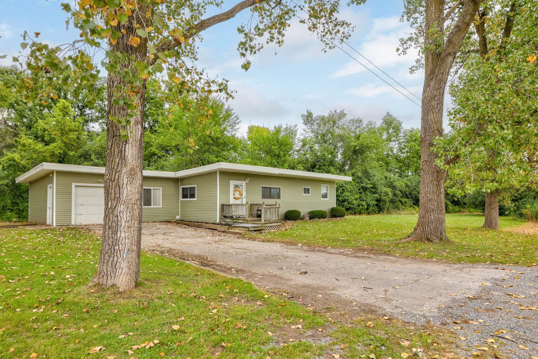 1906 Banner Road, Saginaw, MI 48601 — front exterior