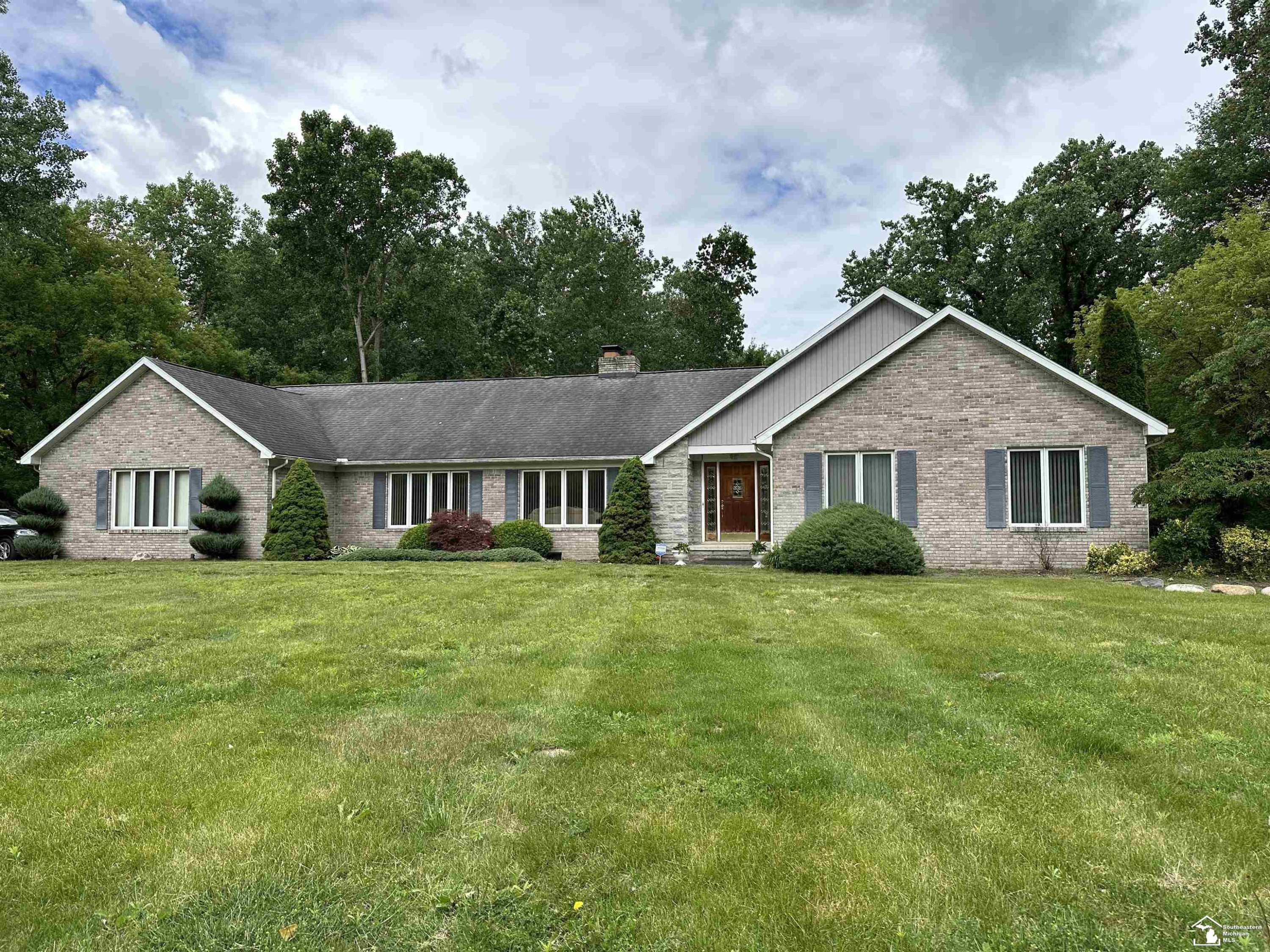 14449 Timbers, Carleton, MI 48117 — front exterior