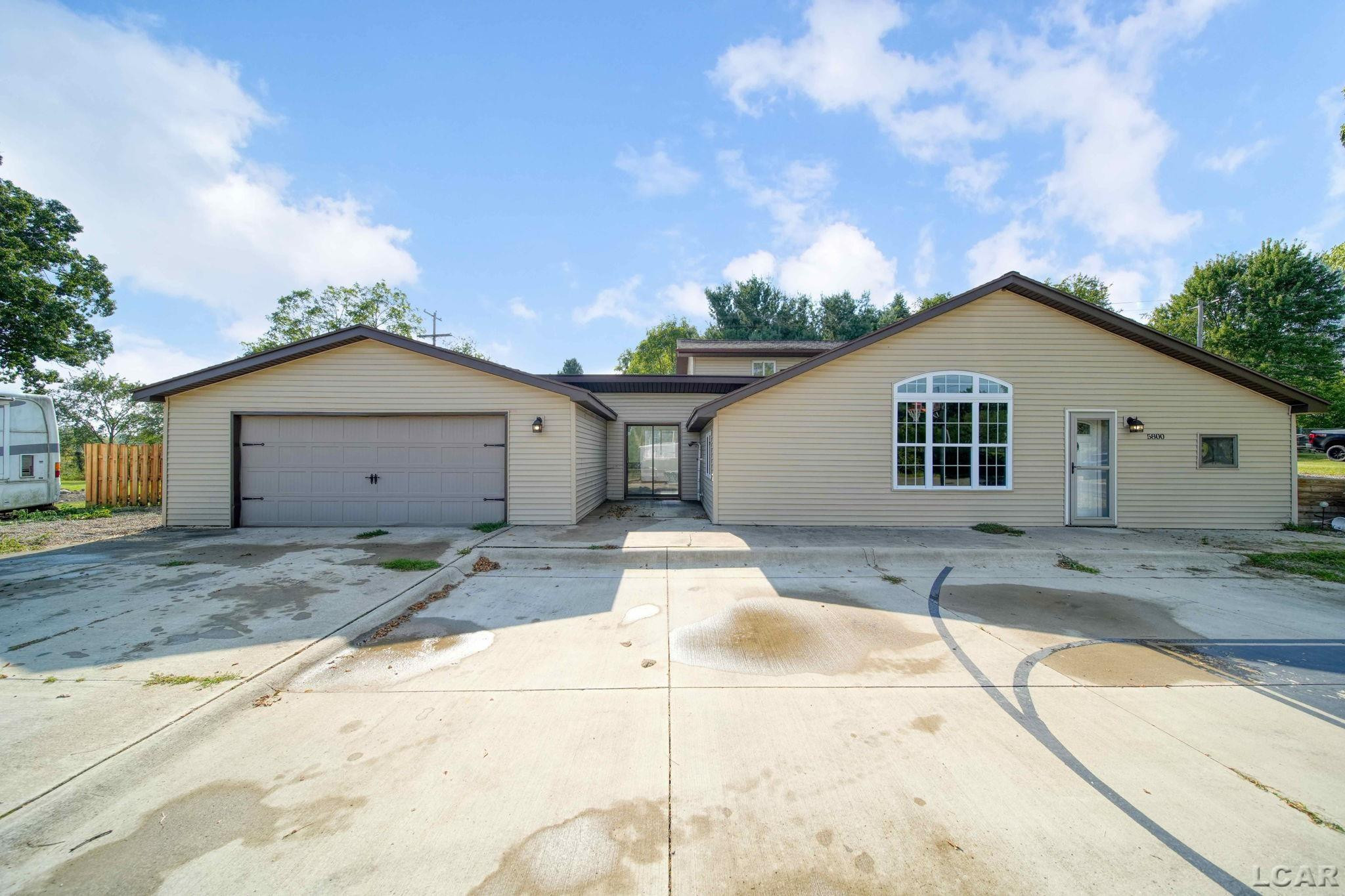 5800 Hinkley, Stockbridge, MI 49285 — front exterior