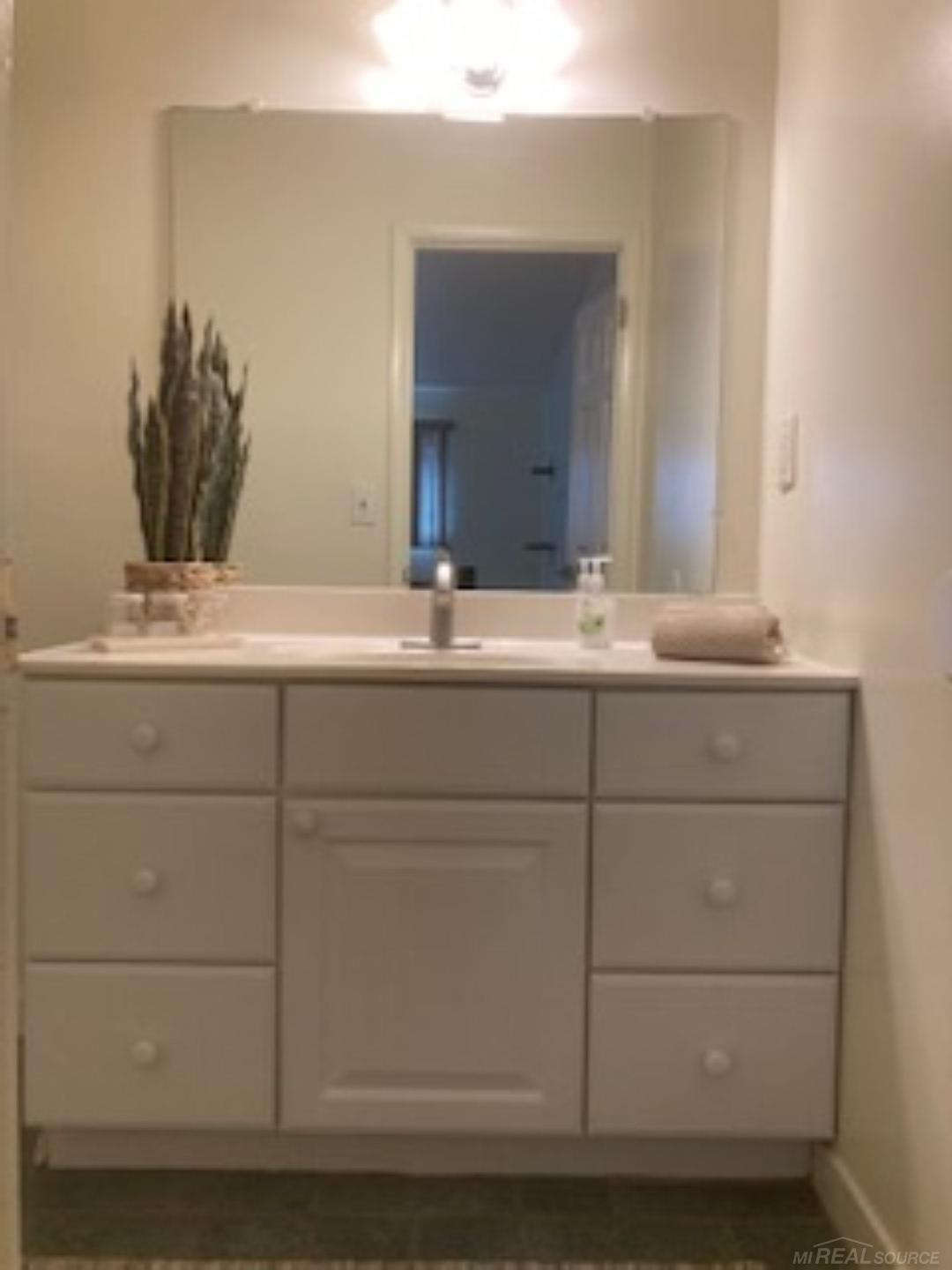 7605 Woodview Dr. 1 Drive, Bldg 12 unit 167, Westland, MI — Photo 11