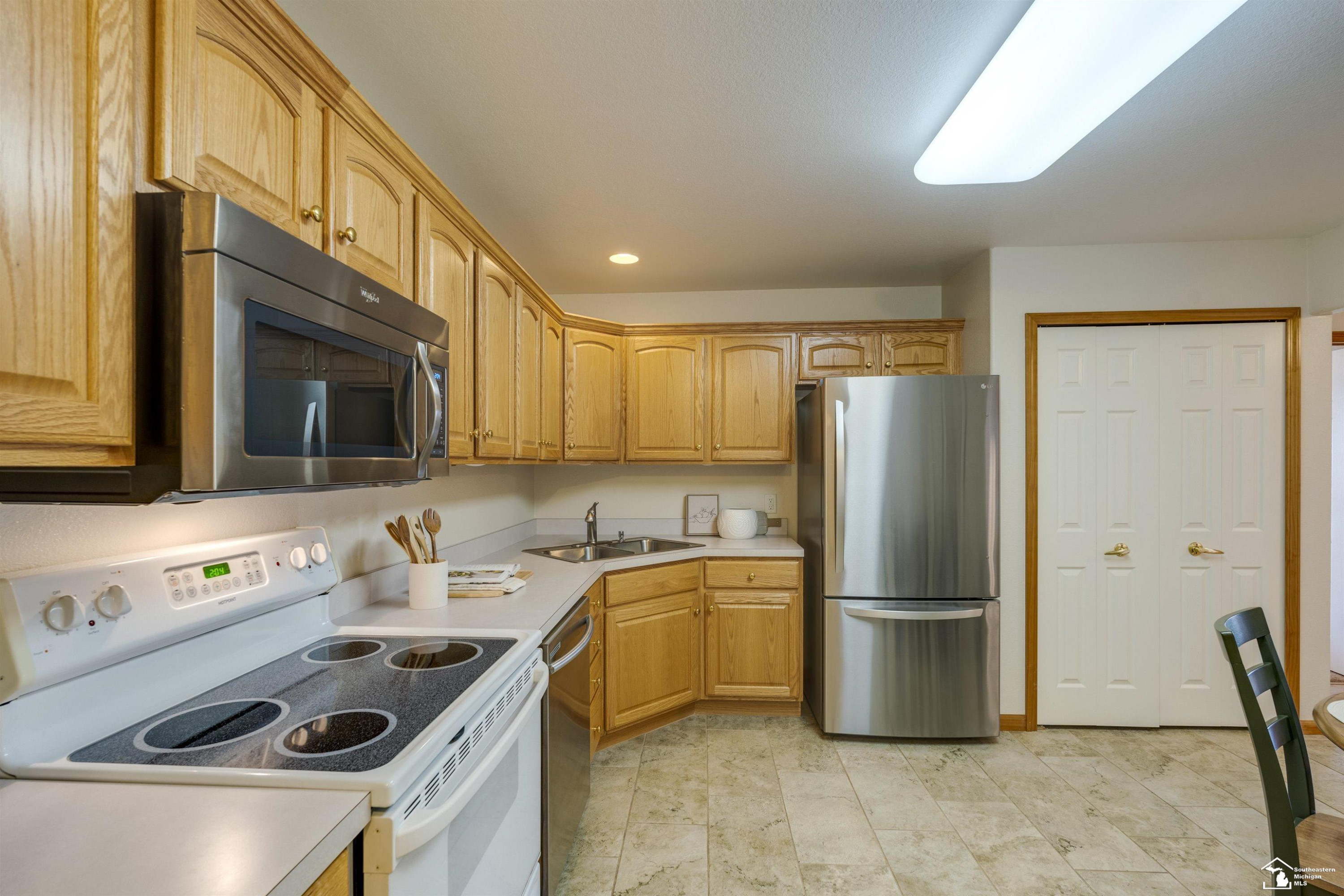 2438 Sutton, Temperance, MI 48182 — Photo 7
