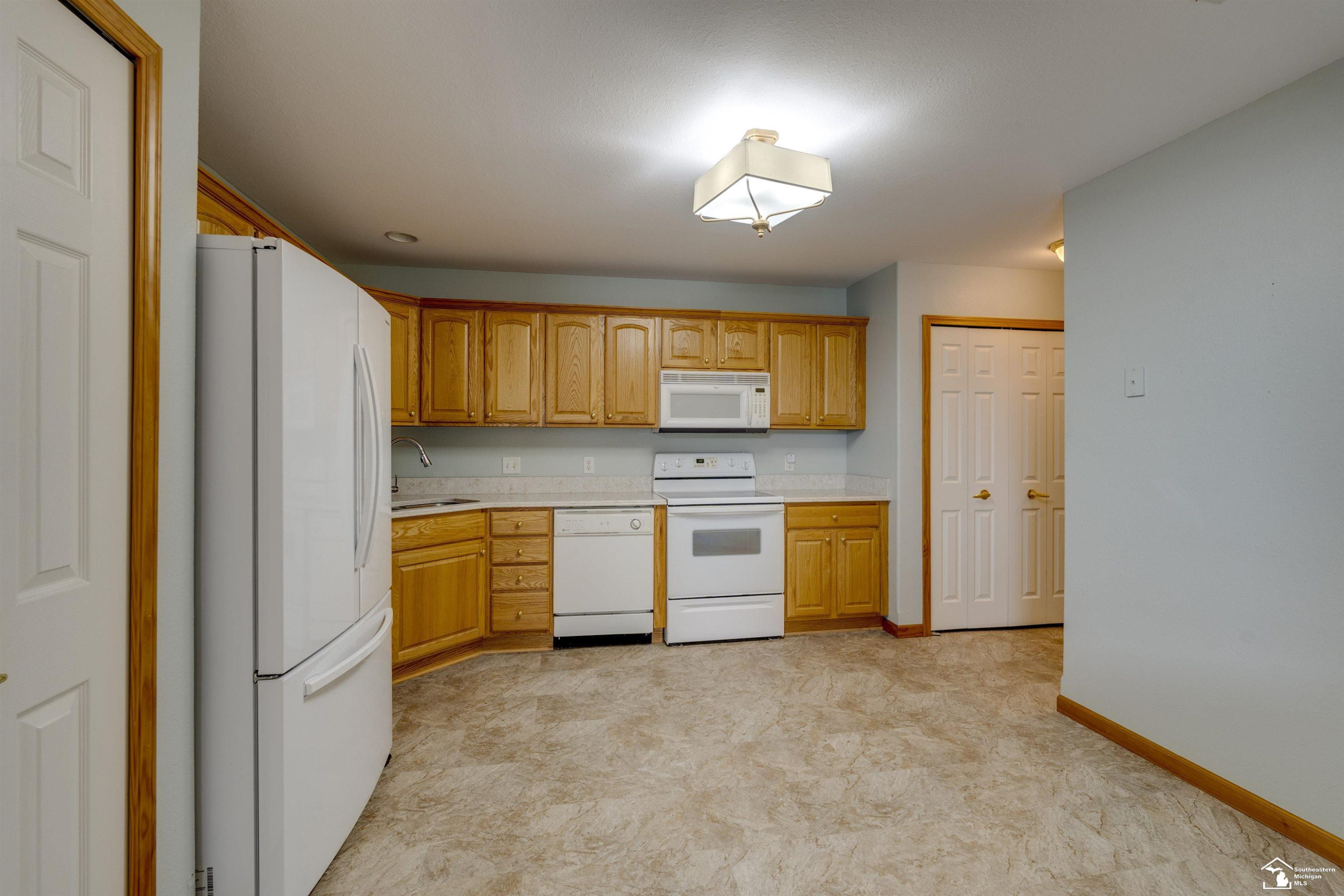 2416 Sutton, Temperance, MI 48182 — Photo 9