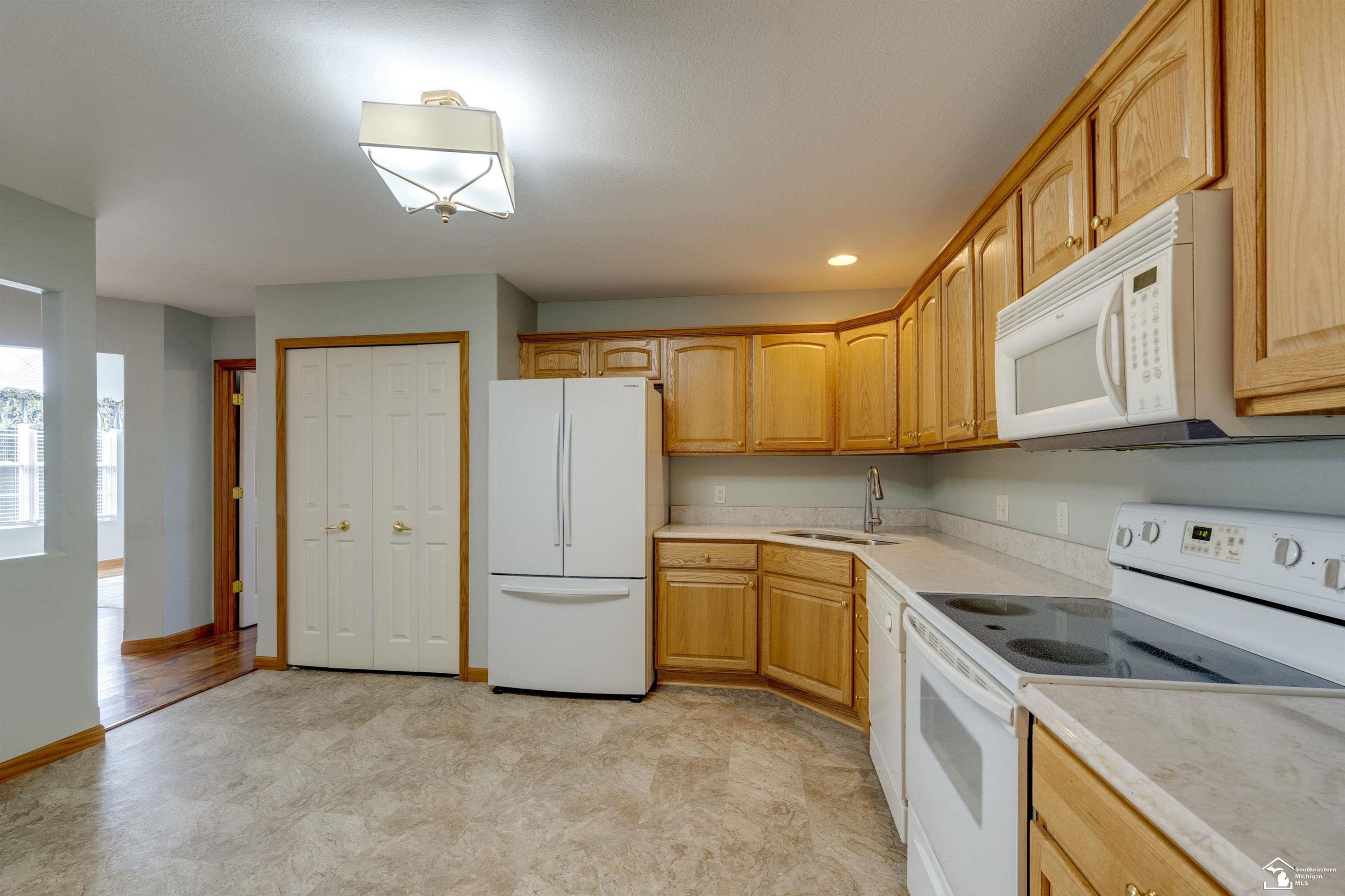 2416 Sutton, Temperance, MI 48182 — Photo 10