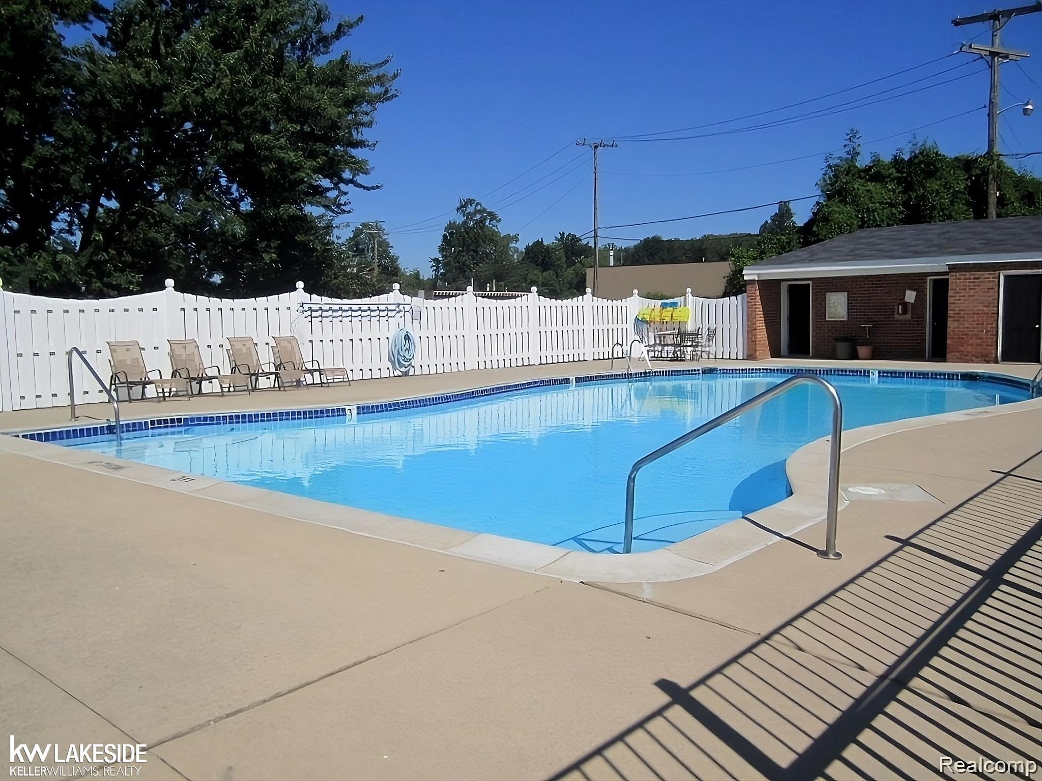 2445 Torquay Avenue, UNIT 207, Royal Oak, MI 48073 — Photo 4