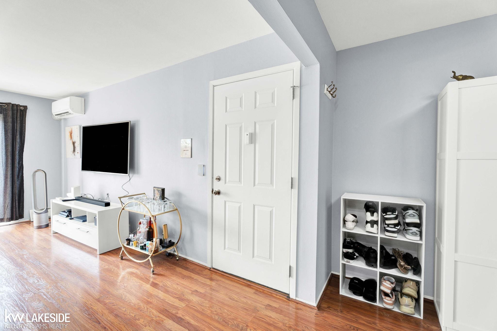 2445 Torquay Avenue, UNIT 207, Royal Oak, MI 48073 — Photo 8