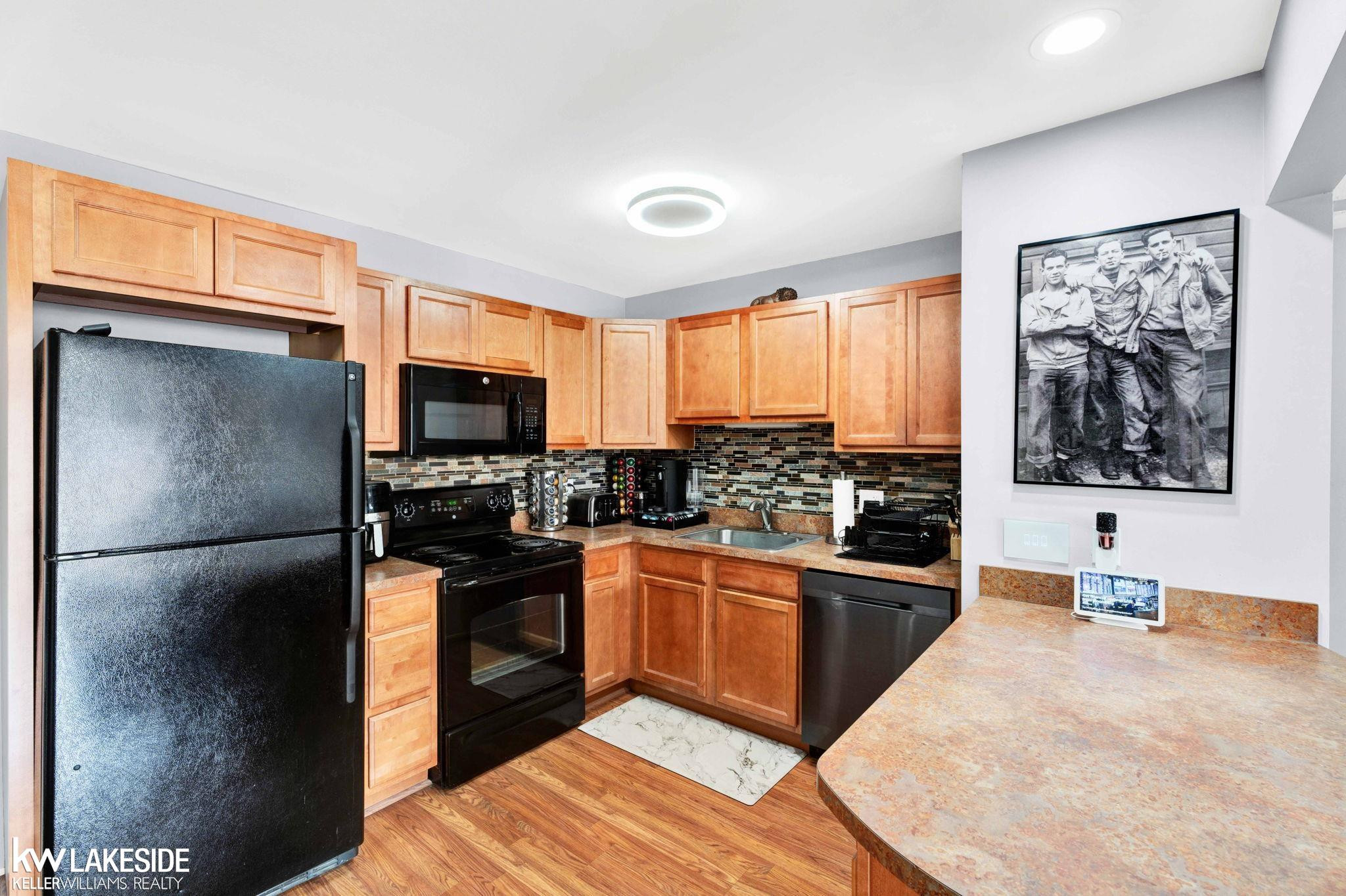 2445 Torquay Avenue, UNIT 207, Royal Oak, MI 48073 — Photo 11