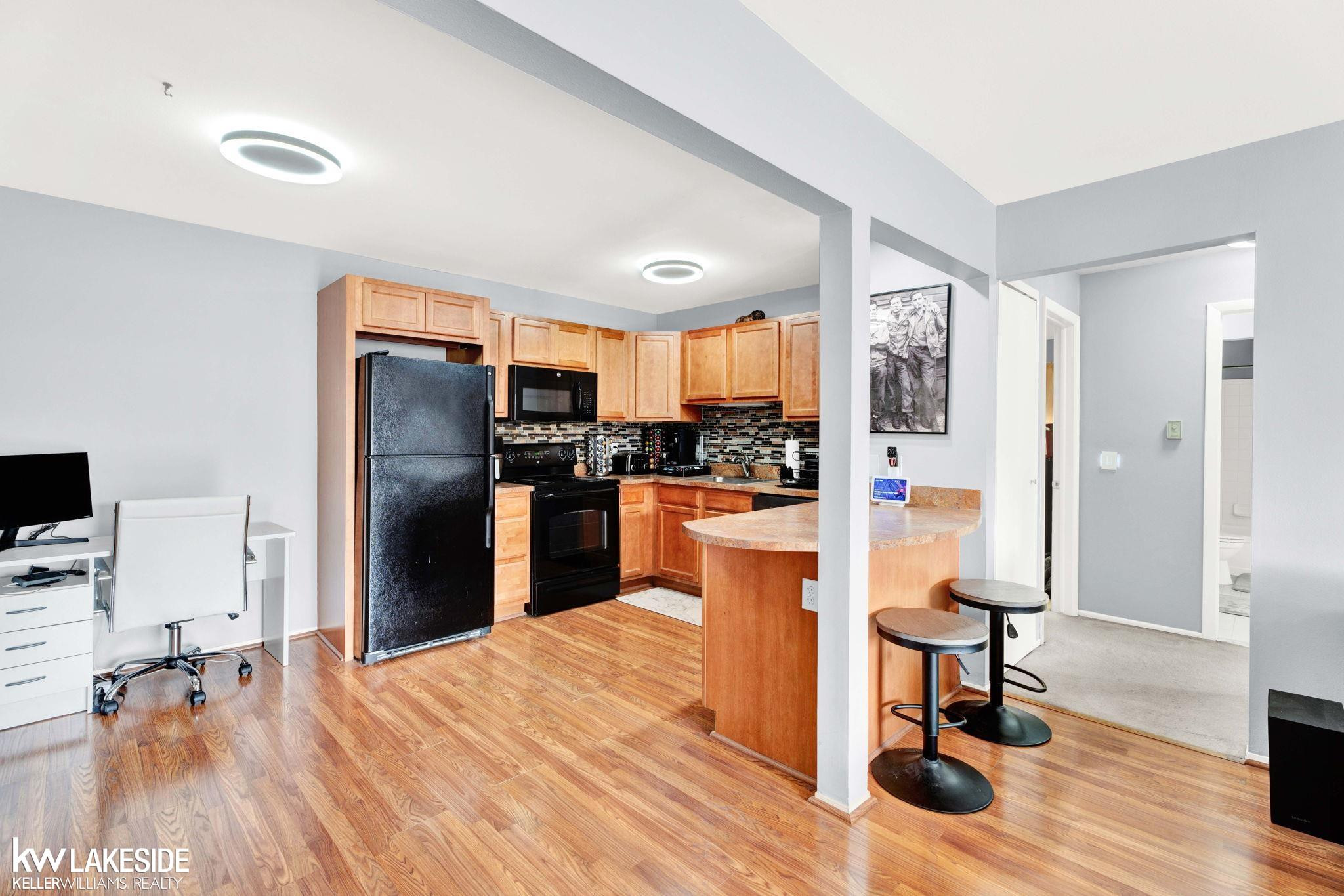 2445 Torquay Avenue, UNIT 207, Royal Oak, MI 48073 — Photo 12