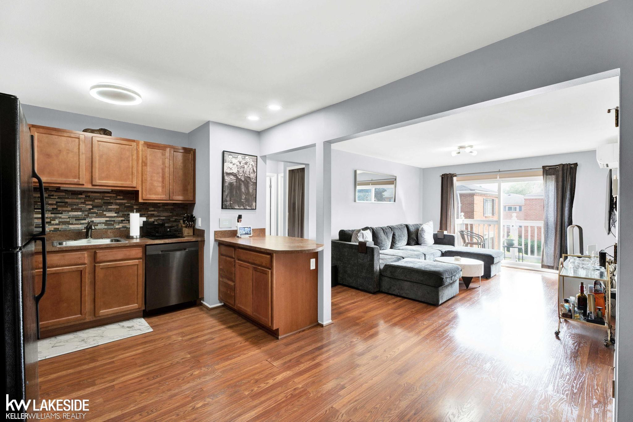 2445 Torquay Avenue, UNIT 207, Royal Oak, MI 48073 — Photo 13