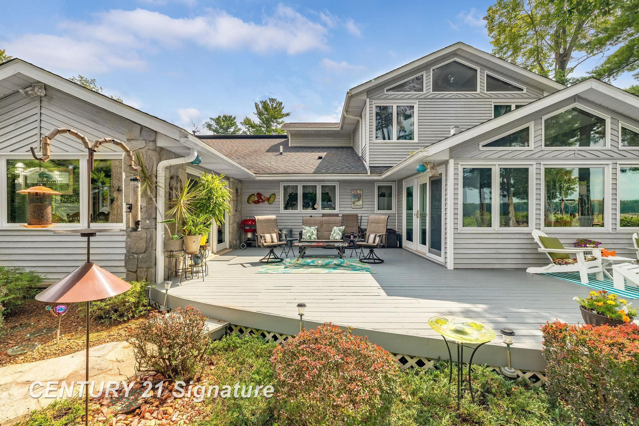 124 W Center Street, Sanford, MI 48657 — Photo 2