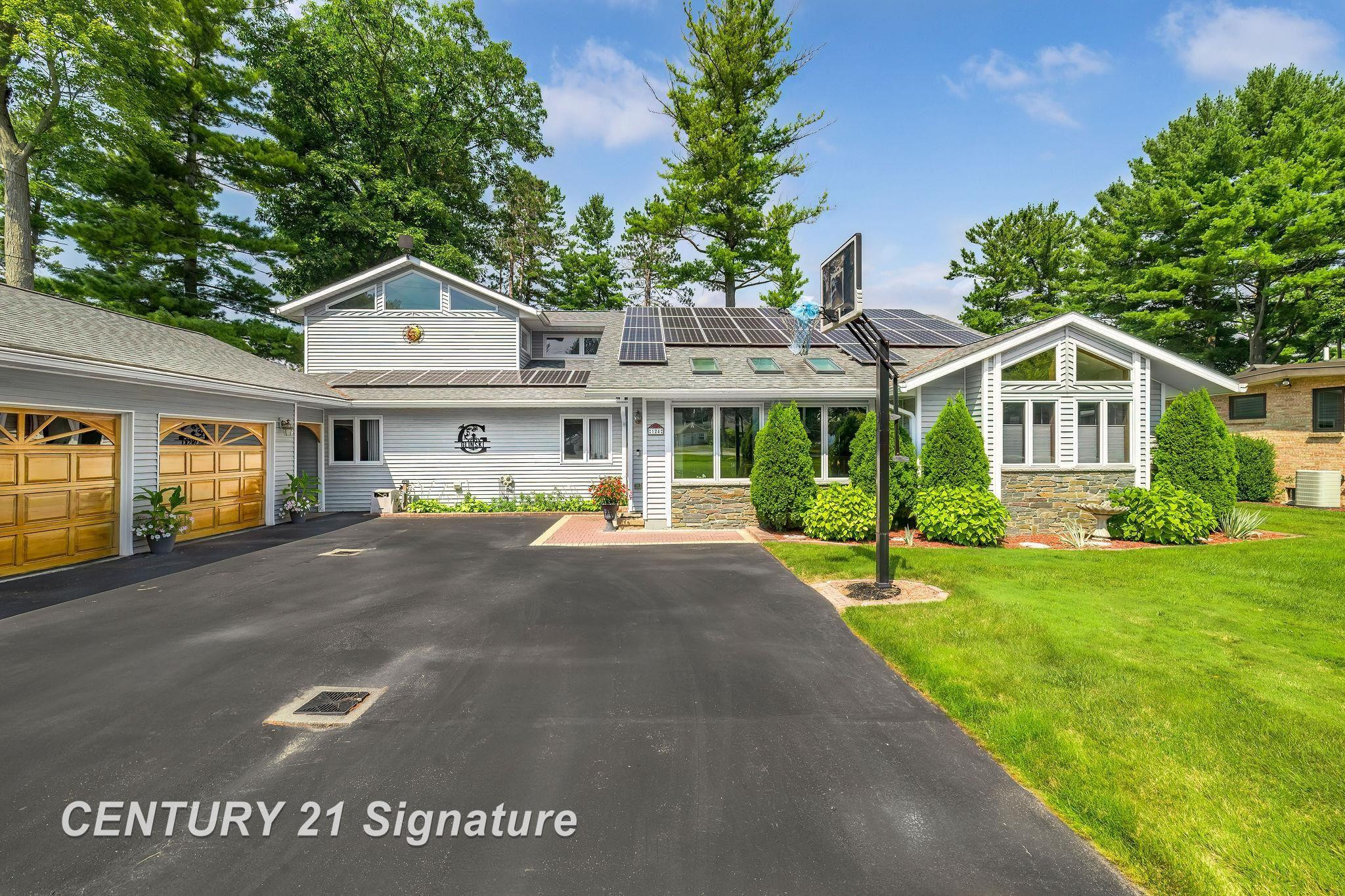 124 W Center Street, Sanford, MI 48657 — Photo 3
