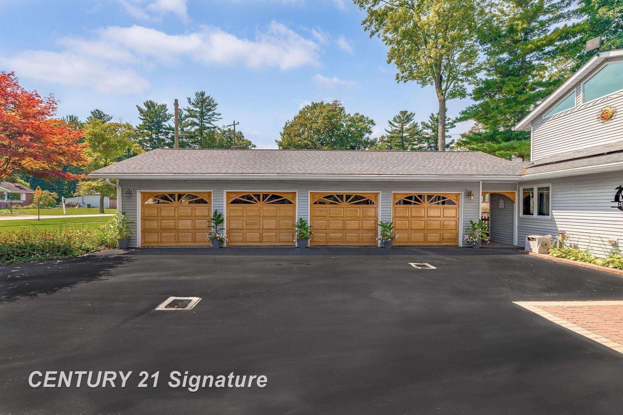 124 W Center Street, Sanford, MI 48657 — Photo 4