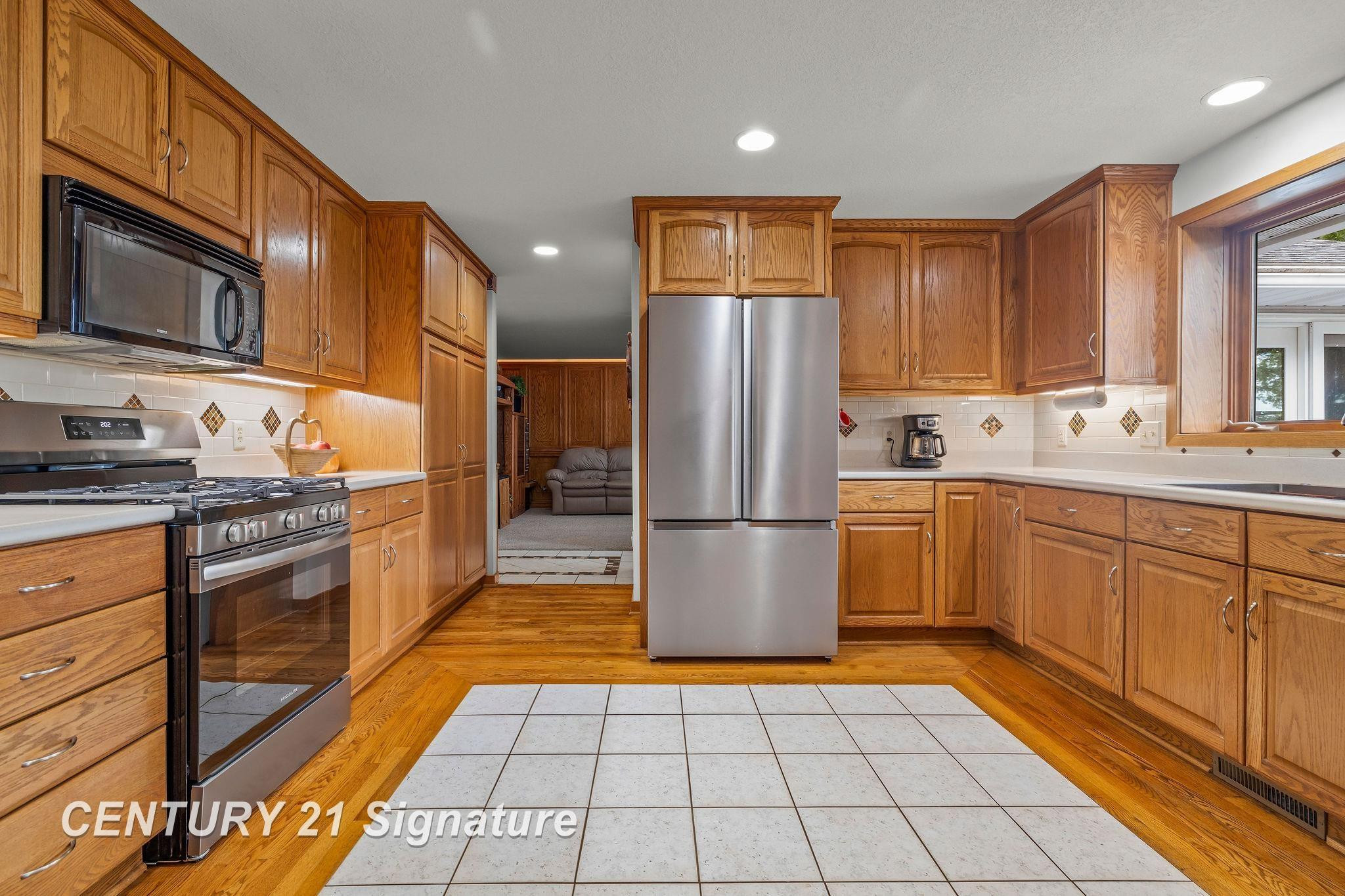 124 W Center Street, Sanford, MI 48657 — Photo 5