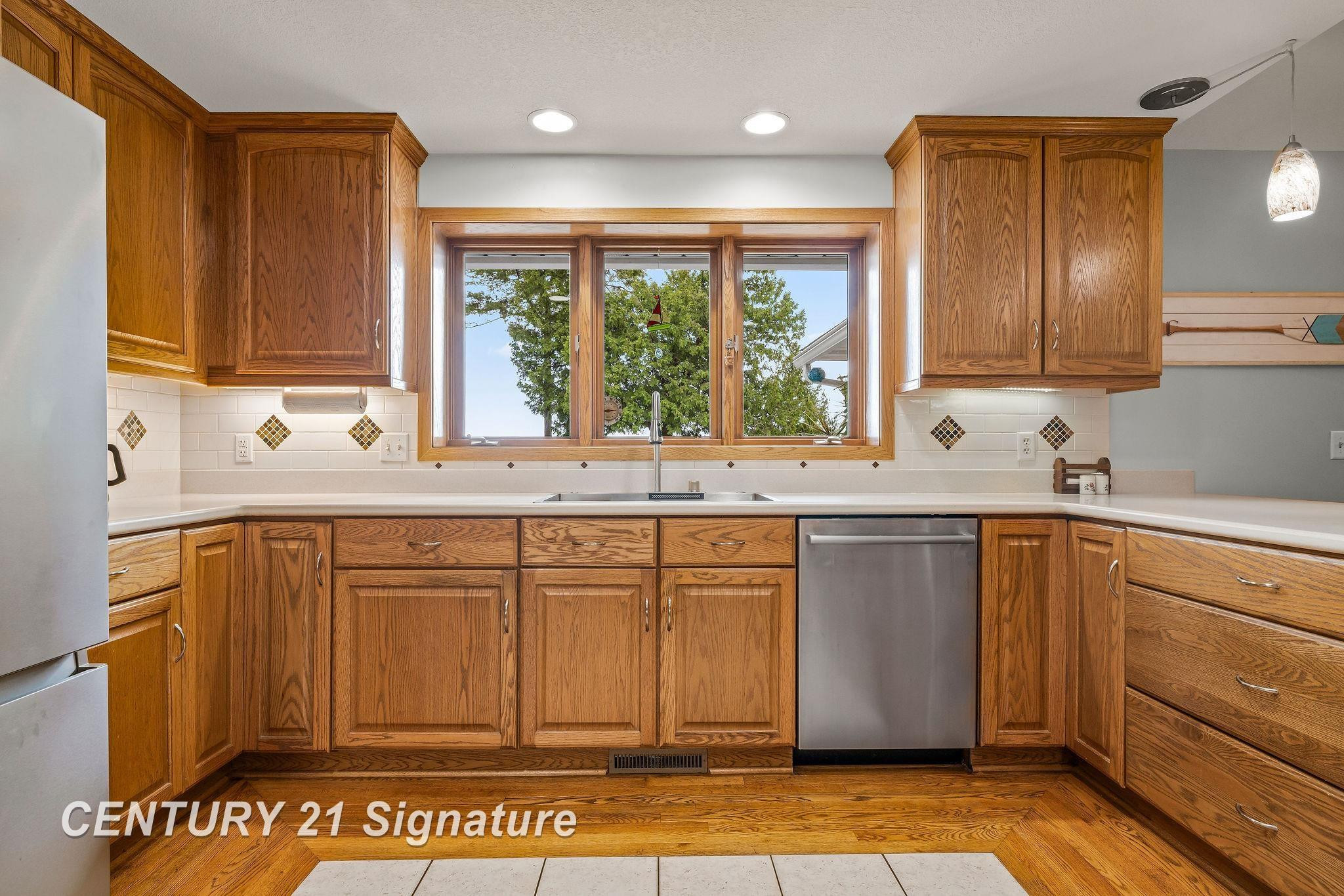 124 W Center Street, Sanford, MI 48657 — Photo 6