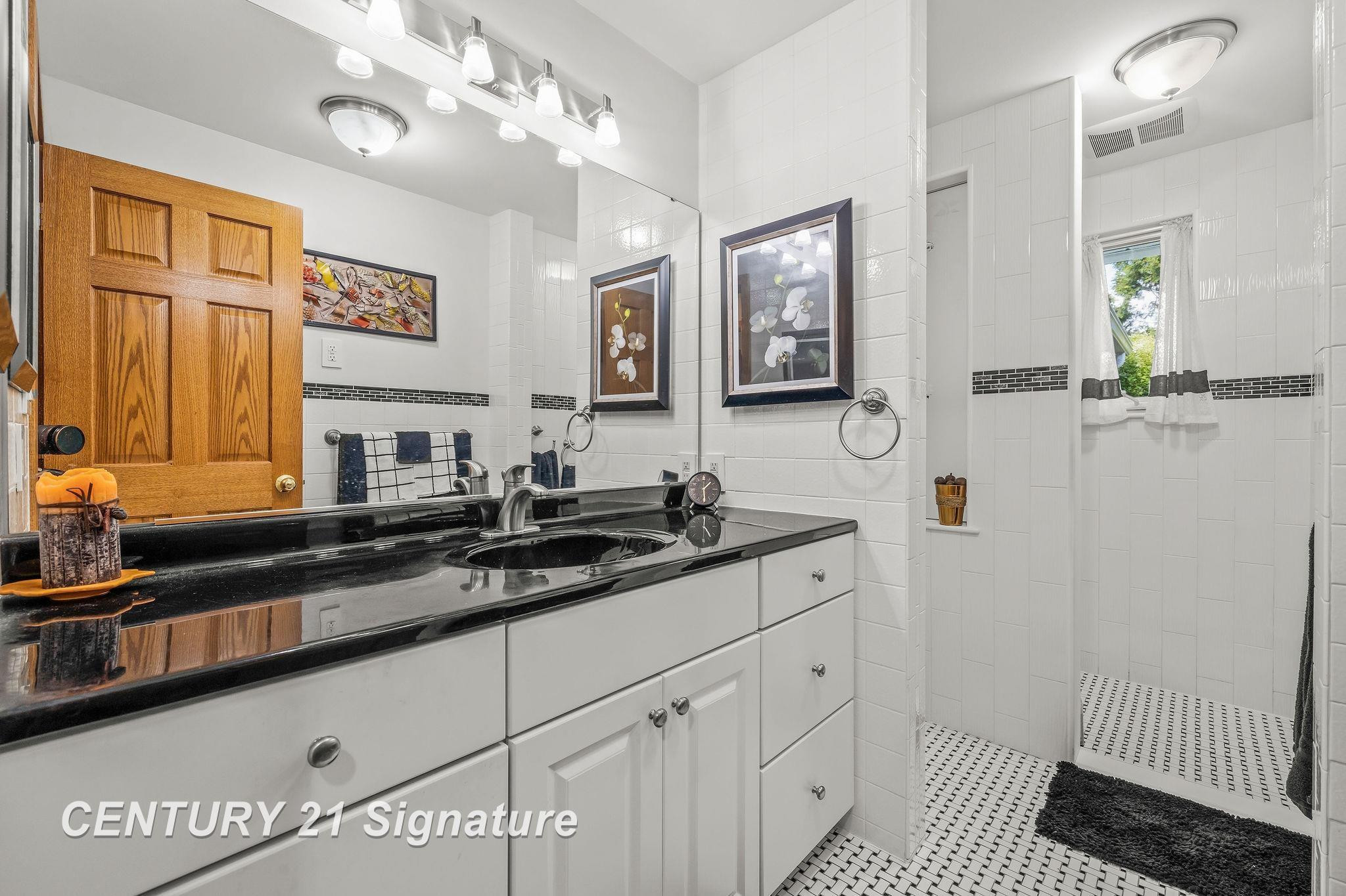 124 W Center Street, Sanford, MI 48657 — Photo 30