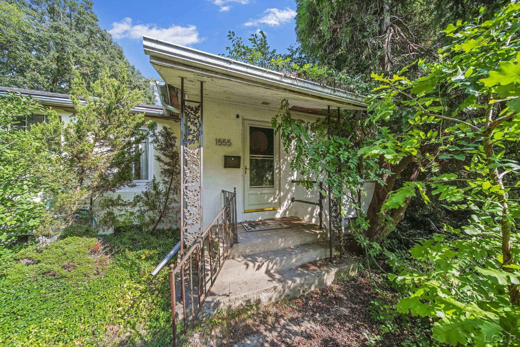 1555 Ardmoor Avenue, Ann Arbor, MI 48103 — front exterior