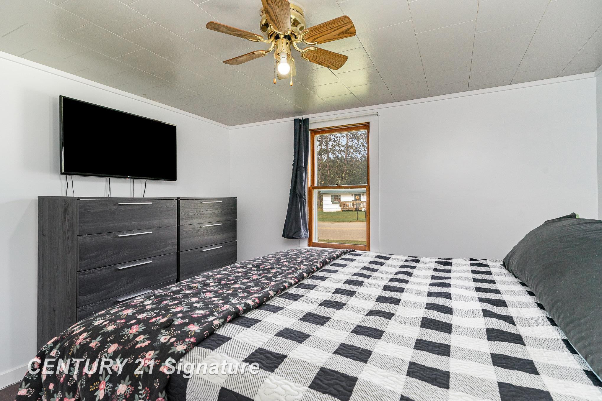 304 N Corning Street, Farwell, MI 48622 — Photo 9