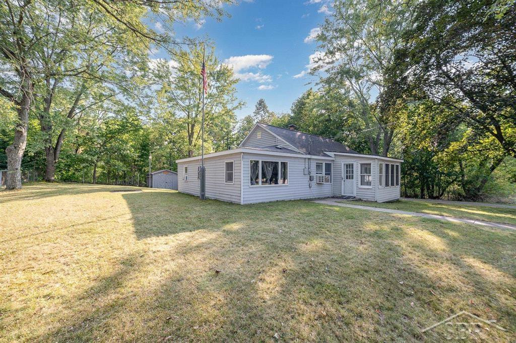 301 W Ellen Street, Farwell, MI 48622 — front exterior