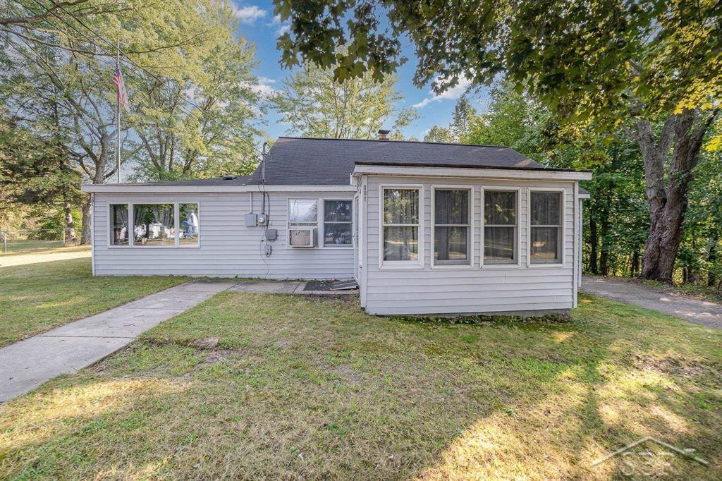 301 W Ellen Street, Farwell, MI 48622 — Photo 3