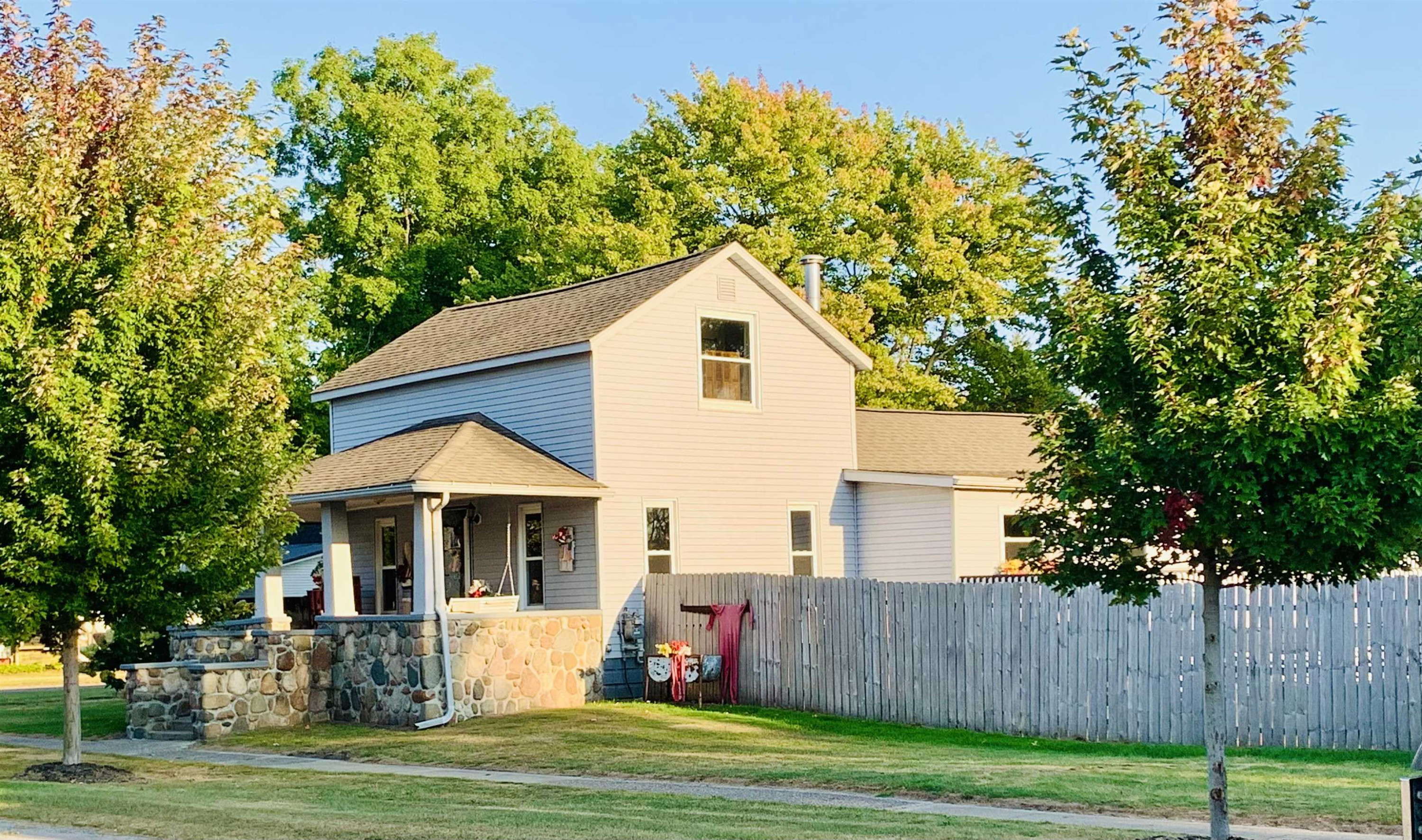 223 N Clark, Chesaning, MI 48616 — Photo 2