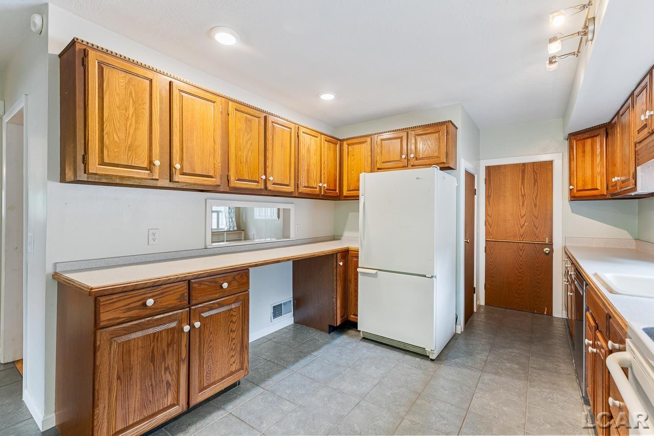 221 Russell, Blissfield, MI 49228 — Photo 10