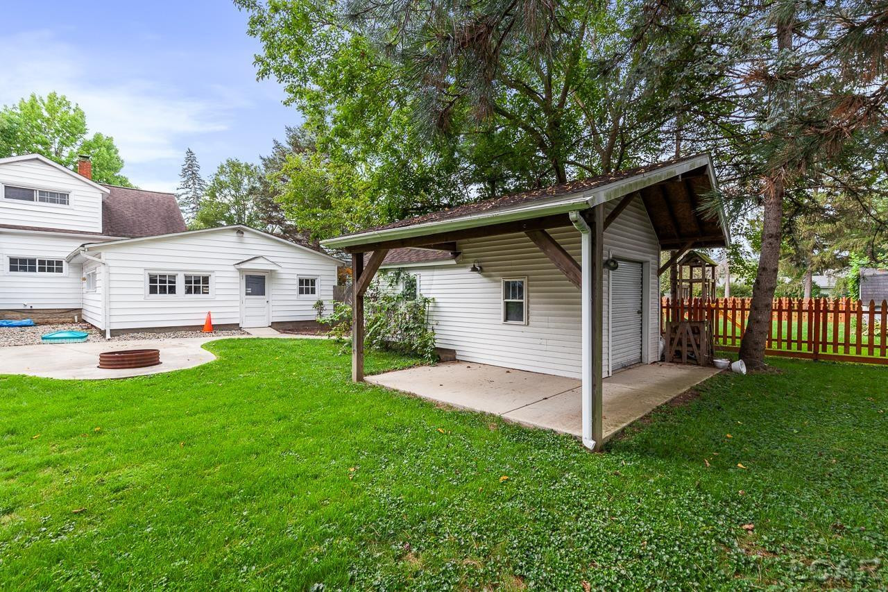 221 Russell, Blissfield, MI 49228 — Photo 33