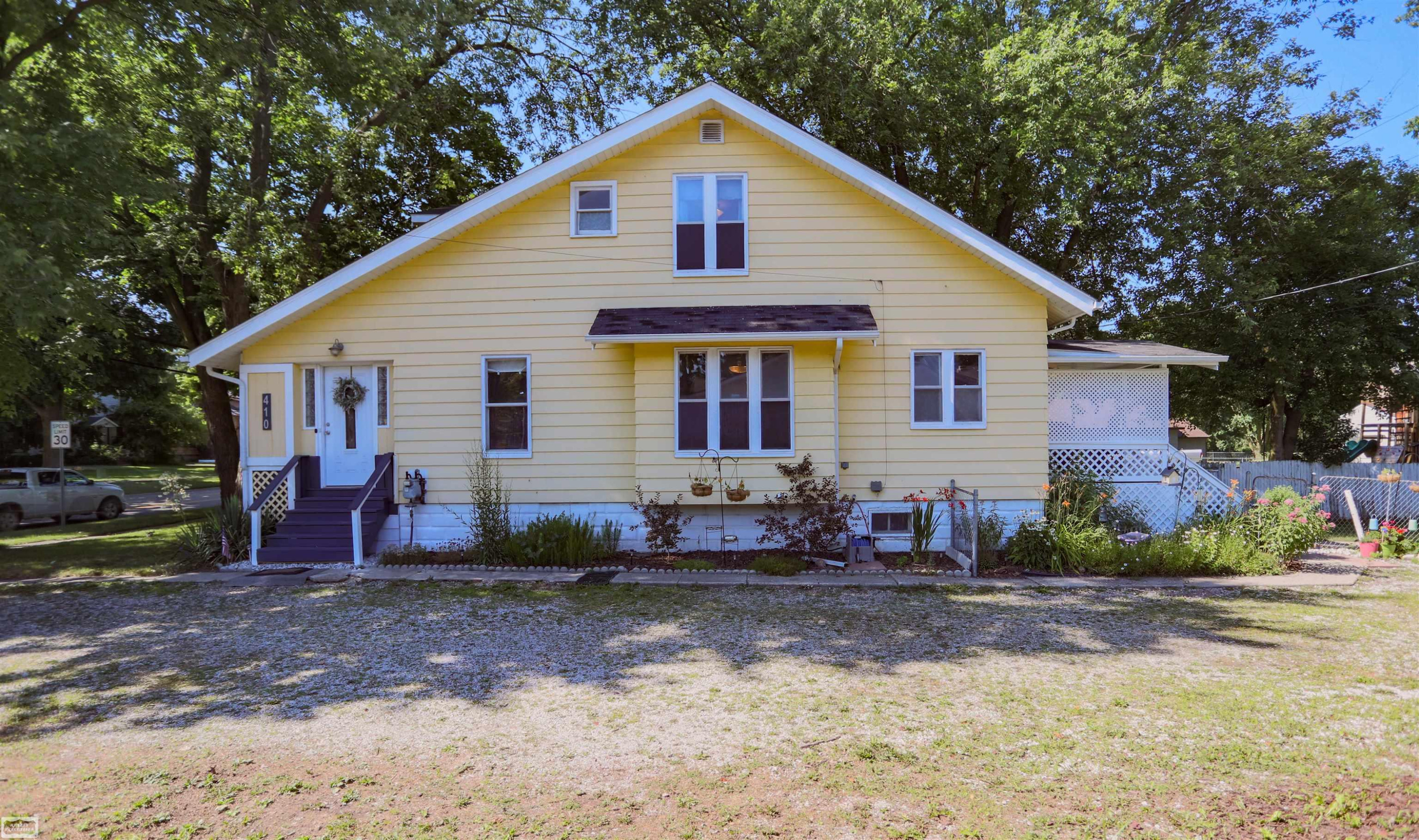 410 N Main Street, Almont, MI 48003 — front exterior
