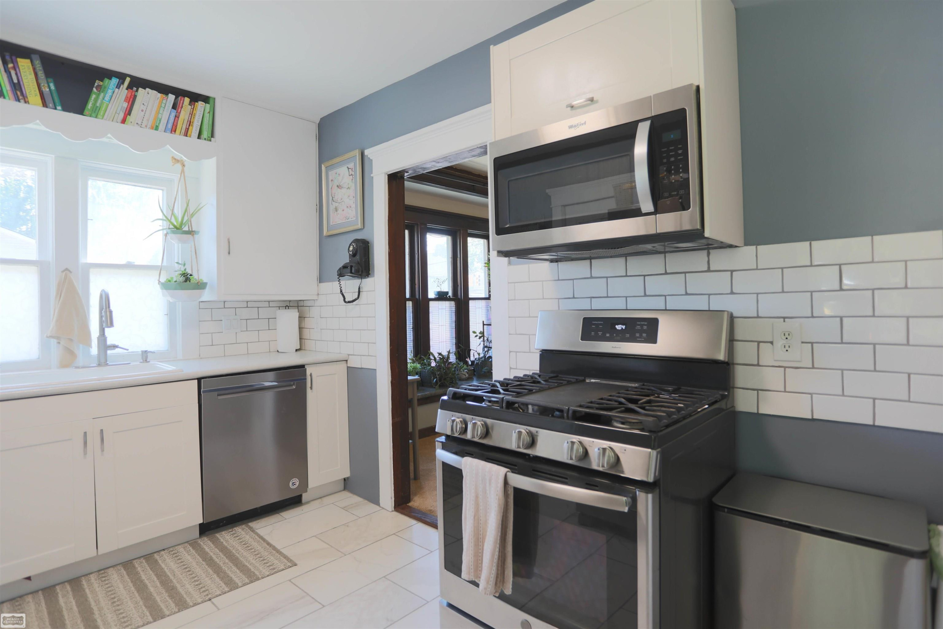 410 N Main Street, Almont, MI 48003 — Photo 8