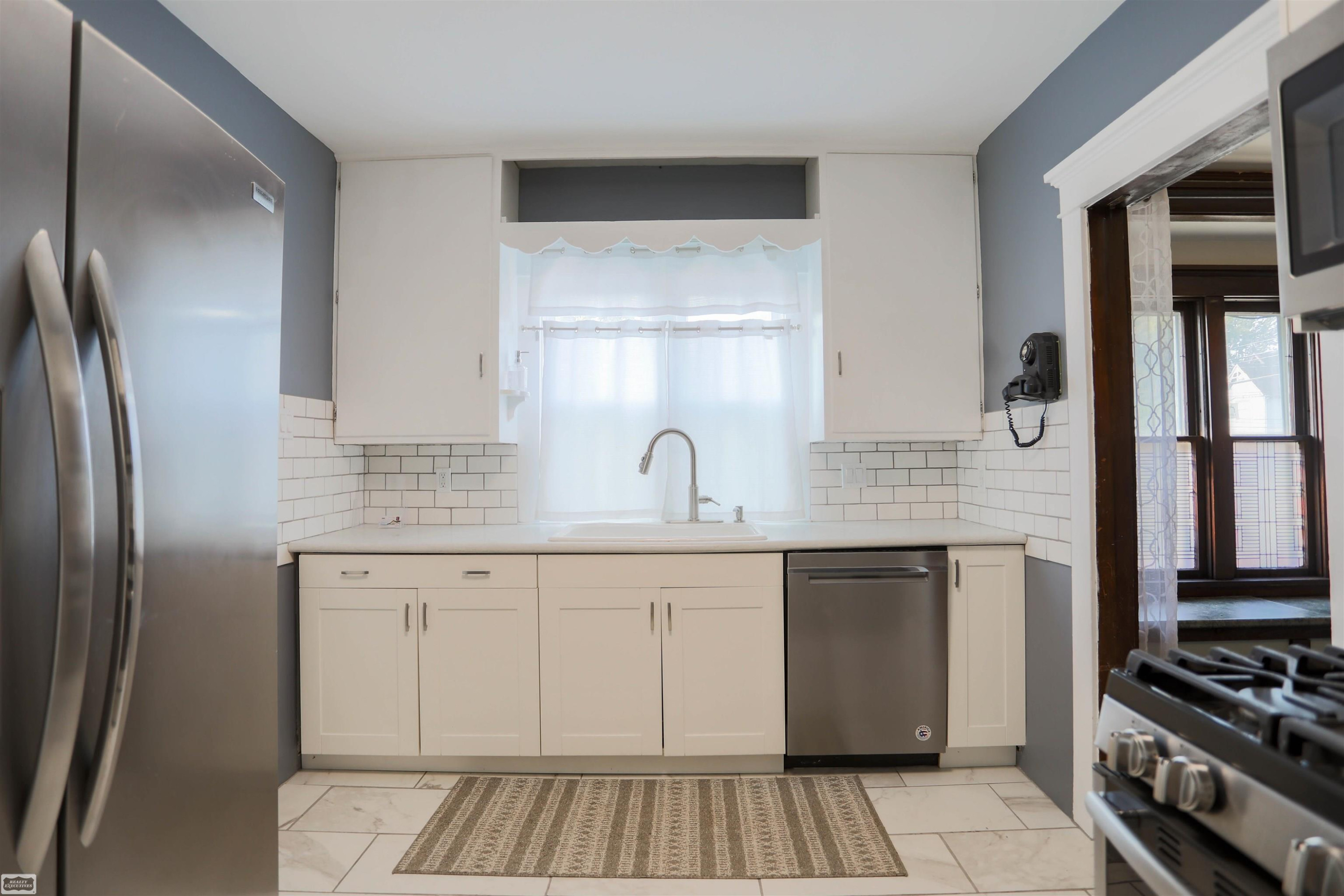 410 N Main Street, Almont, MI 48003 — Photo 9
