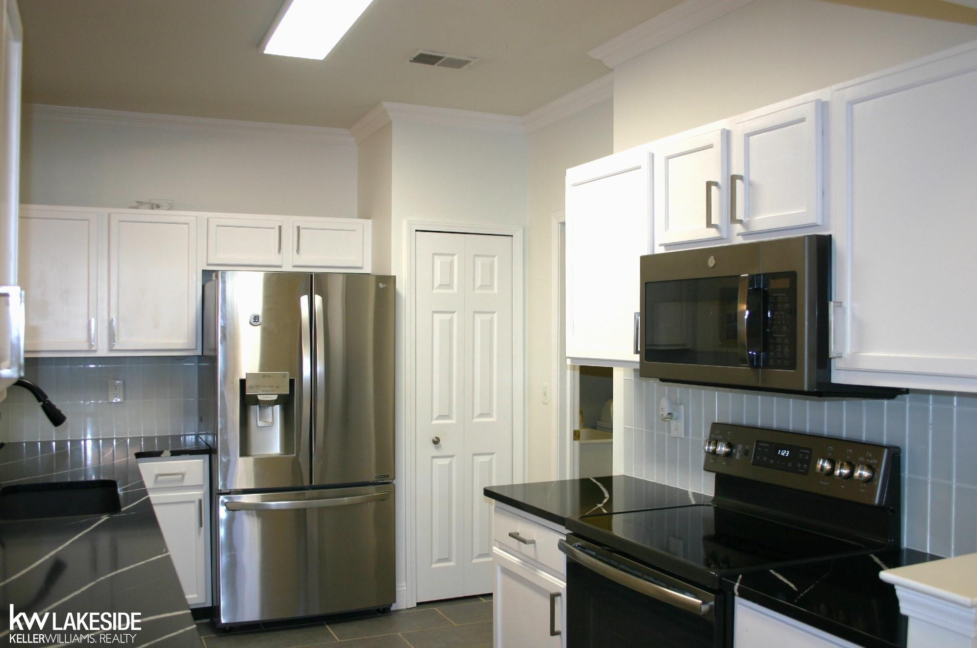 1792 Flagstone Circle, Rochester, MI 48307 — Photo 9