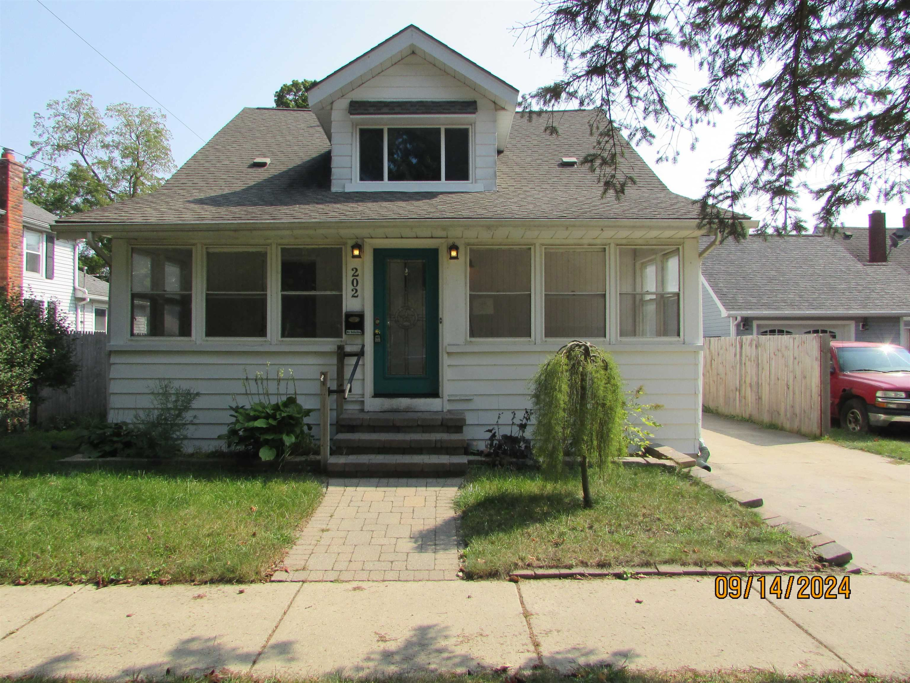 202 Michigan, Holly, MI 48442 — front exterior