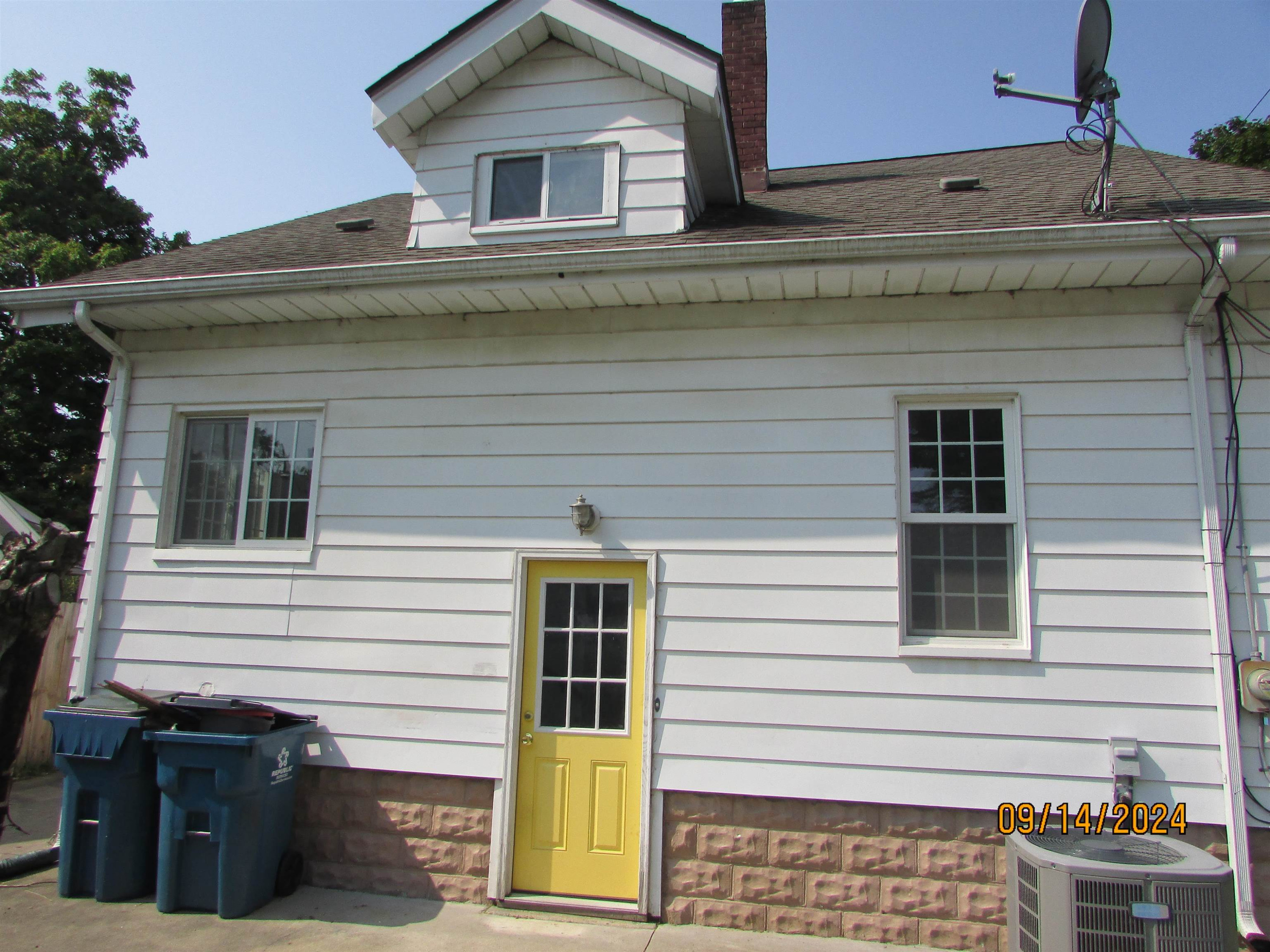 202 Michigan, Holly, MI 48442 — Photo 2
