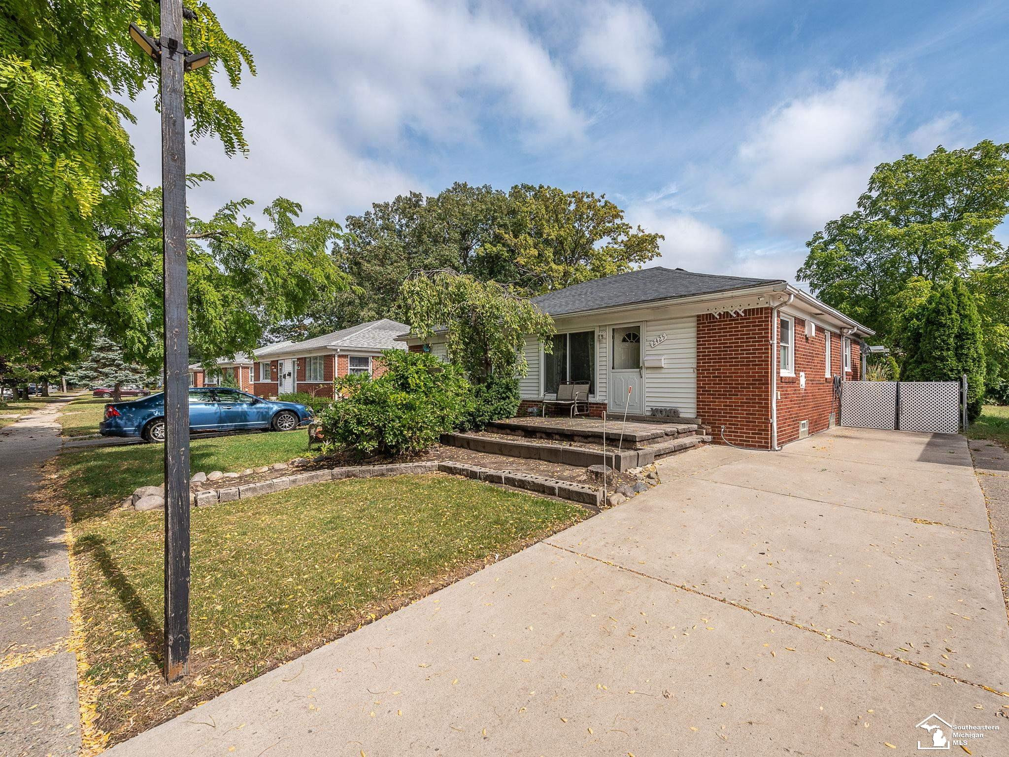 2425 Ackley, Westland, MI 48186 — front exterior