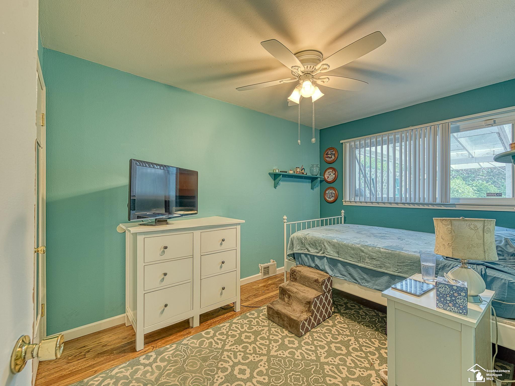 2425 Ackley, Westland, MI 48186 — Photo 2