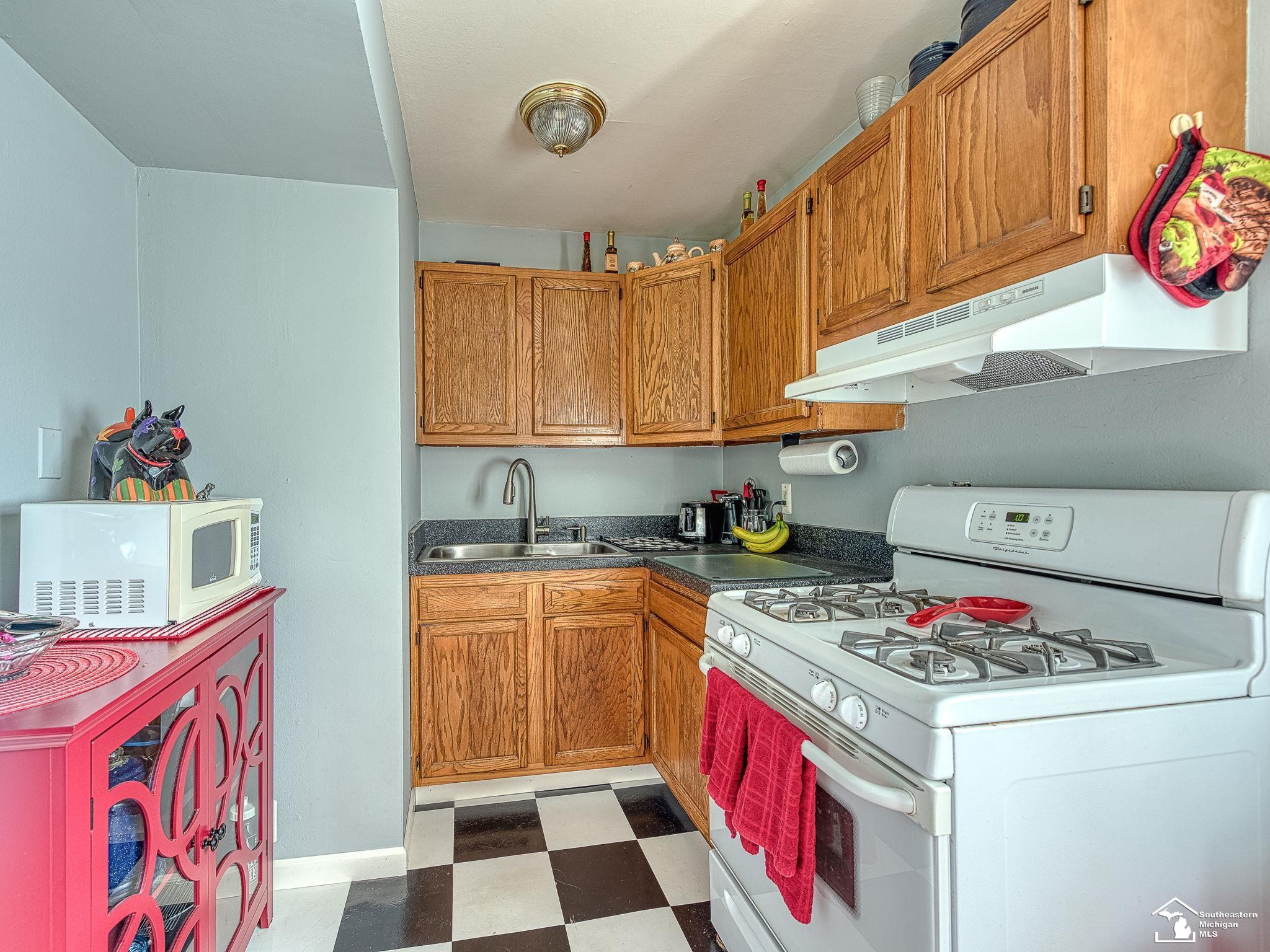 2425 Ackley, Westland, MI 48186 — Photo 12