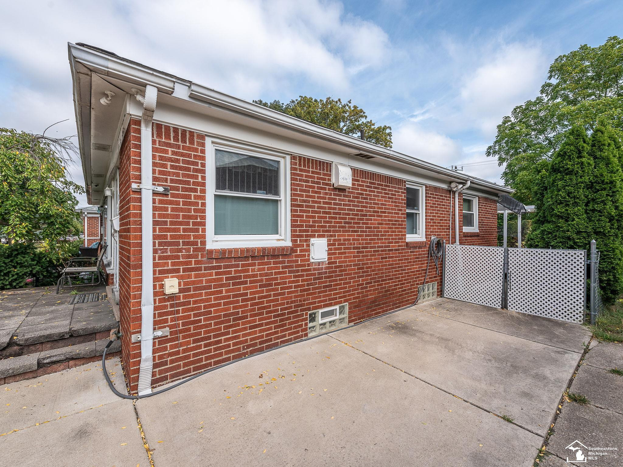 2425 Ackley, Westland, MI 48186 — Photo 23