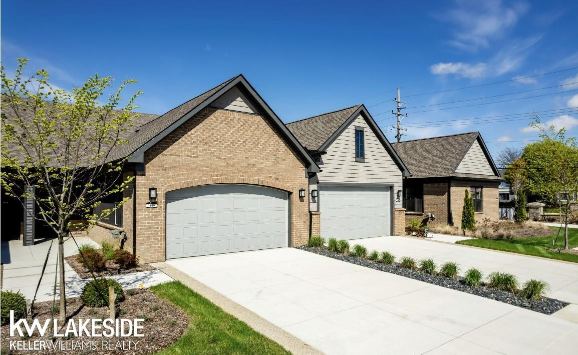 901 Heritage Drive, Bloomfield Hills, MI 48304 — front exterior
