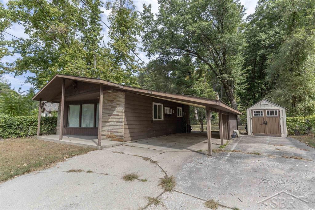 211 Cass Street, Sanford, MI 48657 — front exterior