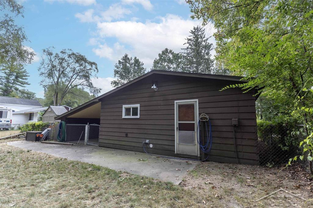 211 Cass Street, Sanford, MI 48657 — Photo 16