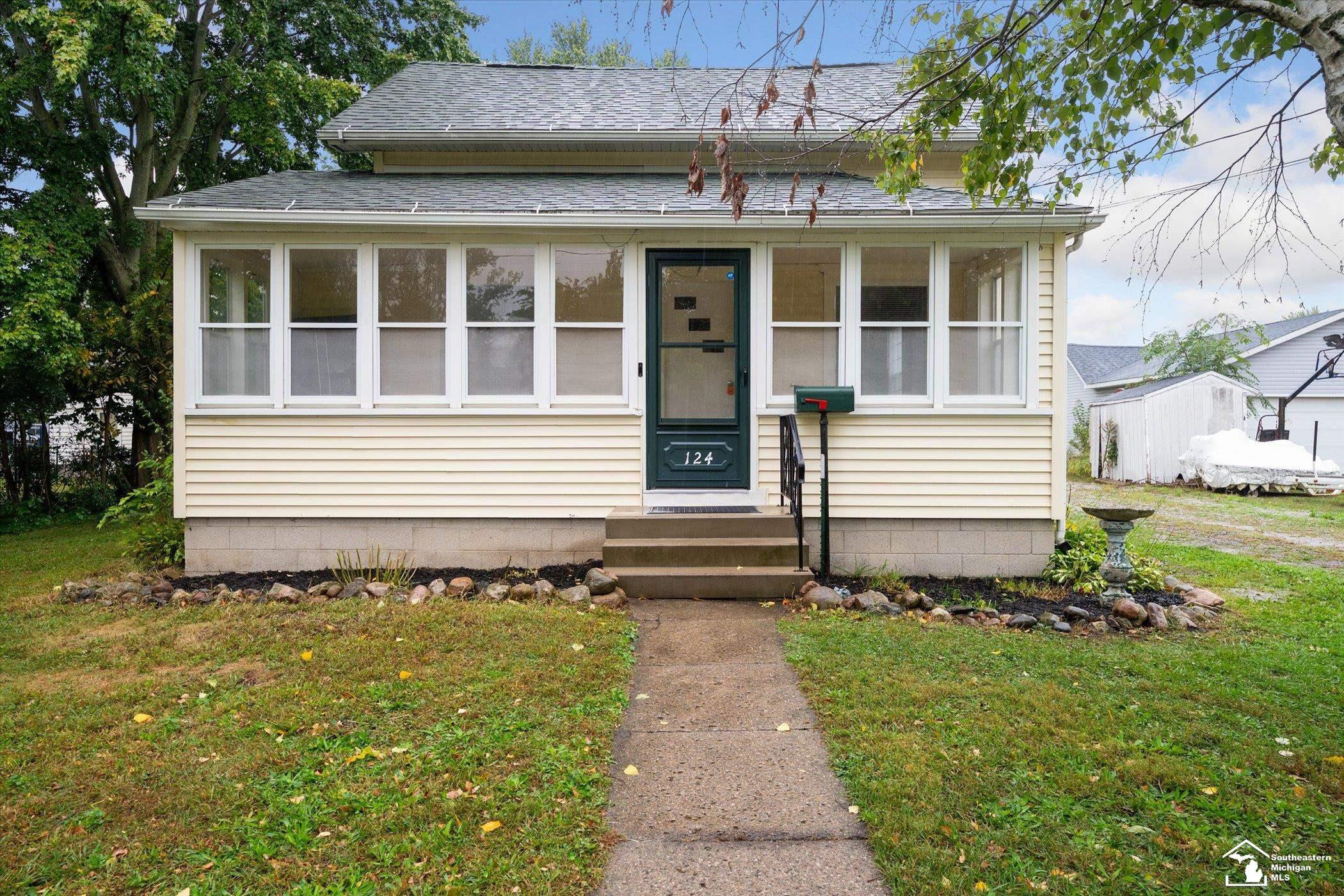 124 S Monroe, Blissfield, MI 49228 — front exterior
