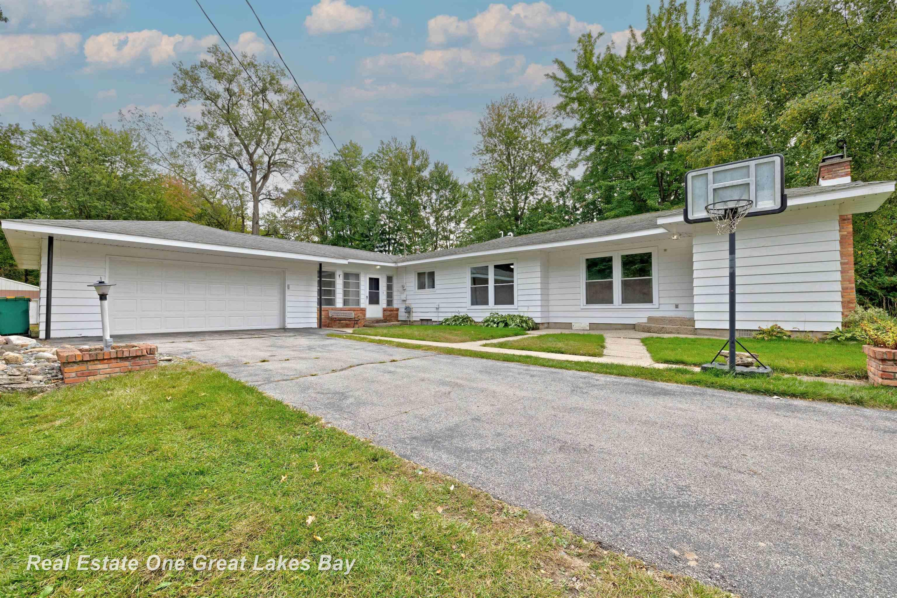 9457 Sheridan Road, Burt, MI 48417 — front exterior