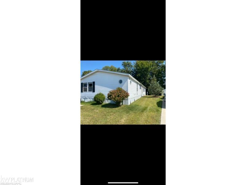 52239 Landsdowne Circle, Chesterfield, MI — Photo 2