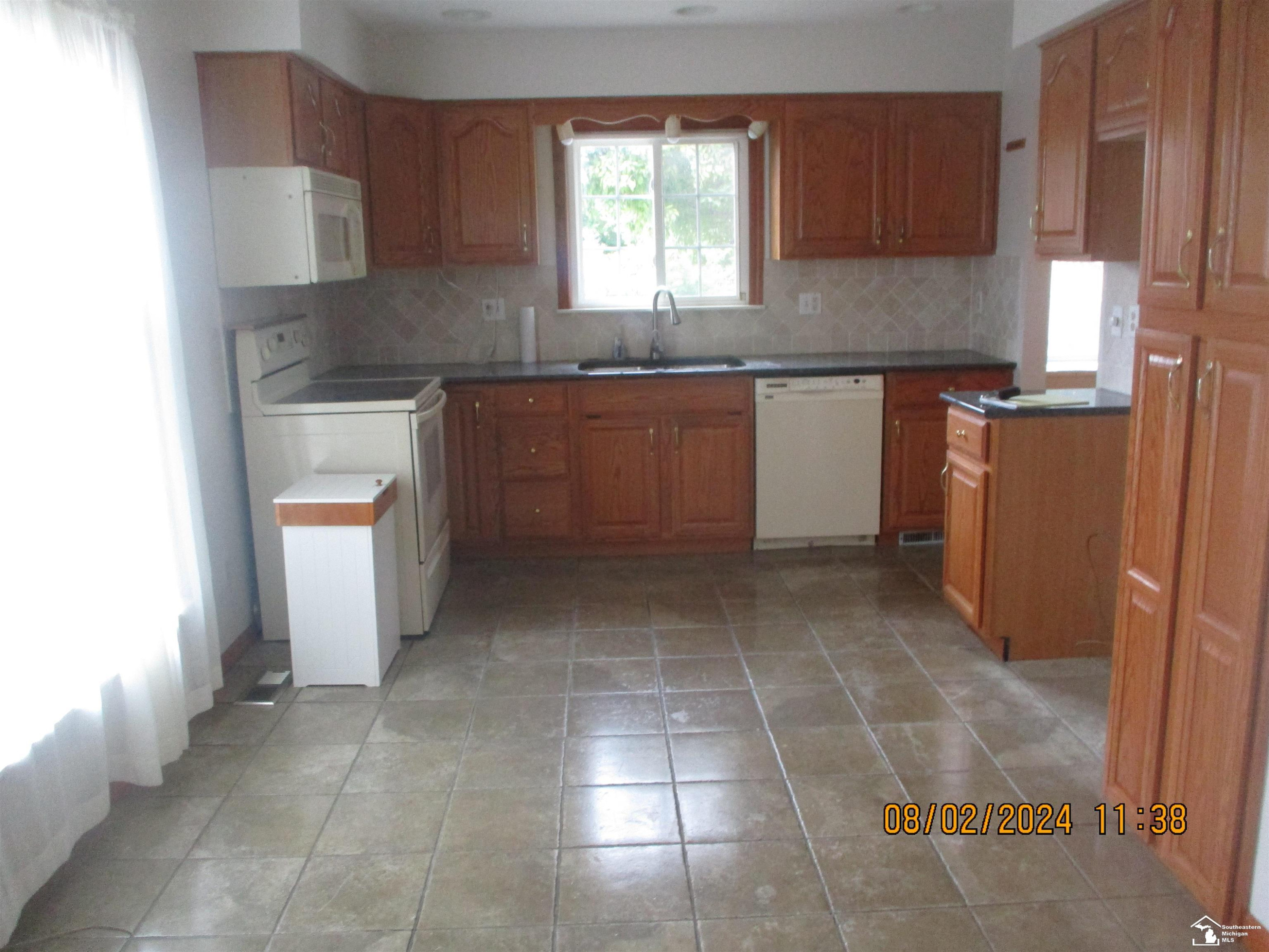 4636 Colonial, Trenton, MI 48183 — Photo 2