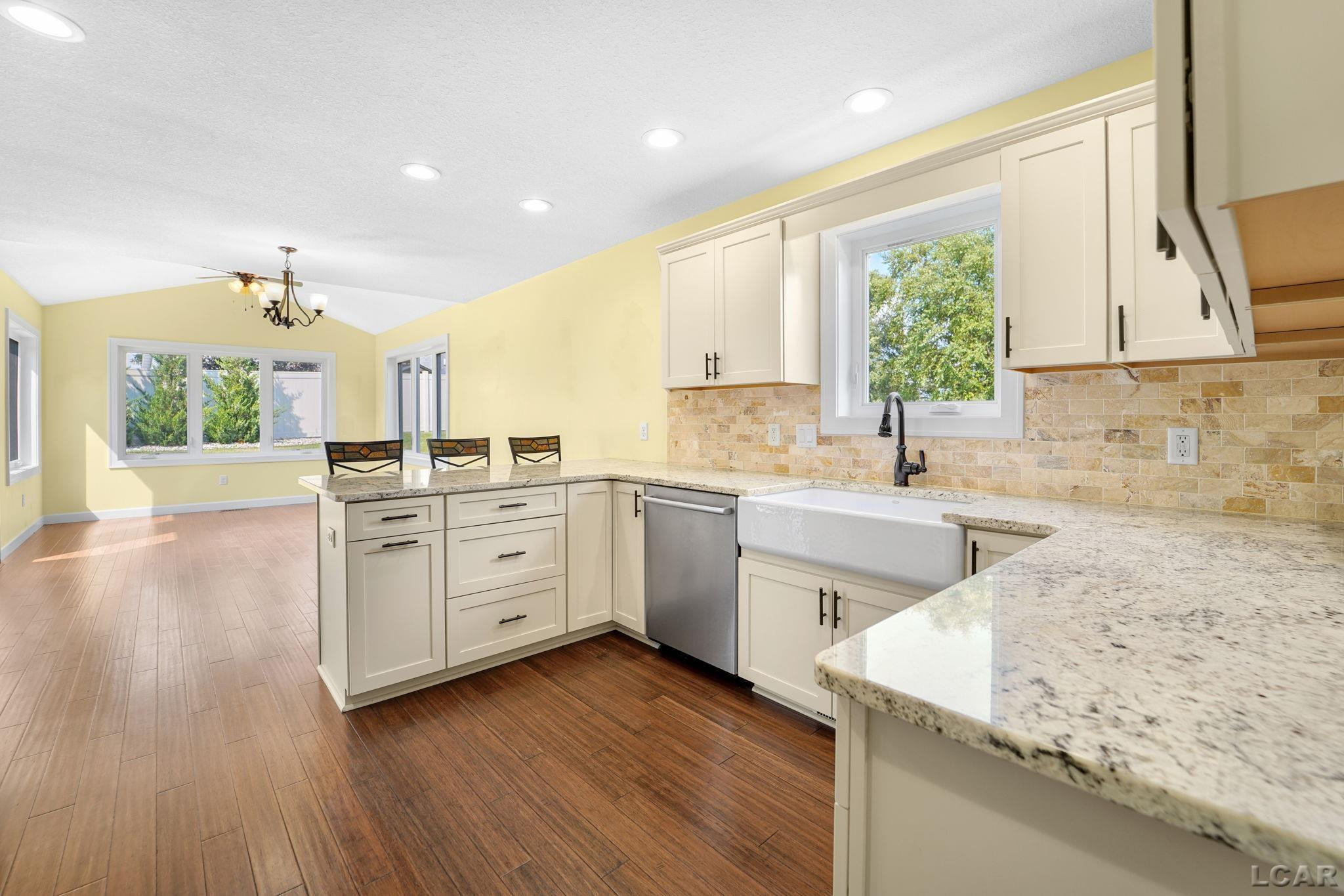 676 Korey's, Blissfield, MI 49228 — Photo 5