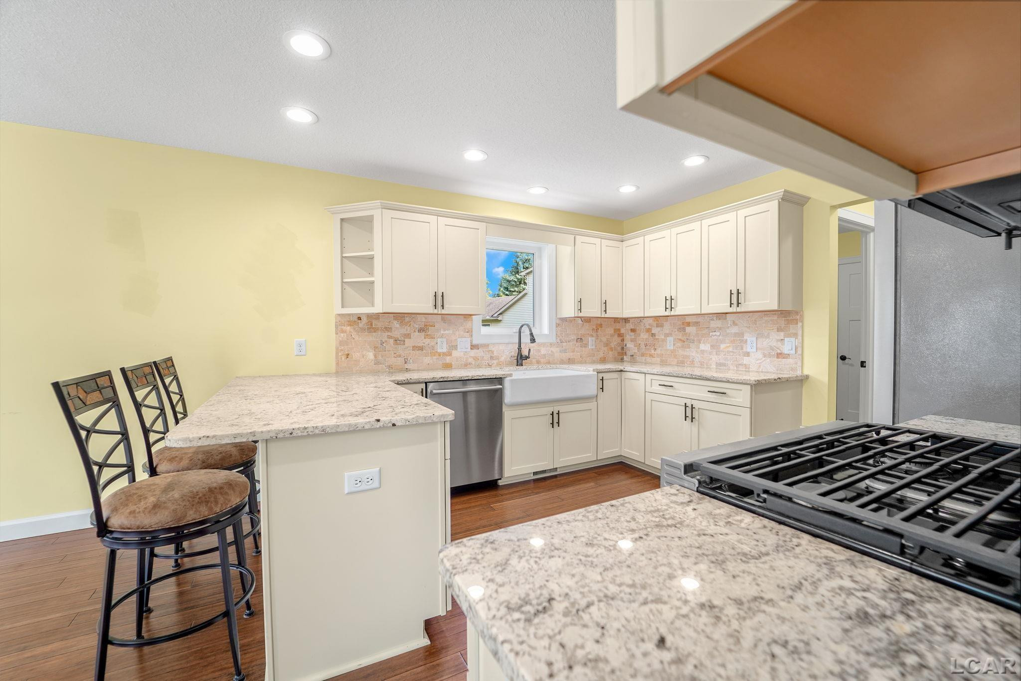 676 Korey's, Blissfield, MI 49228 — Photo 7