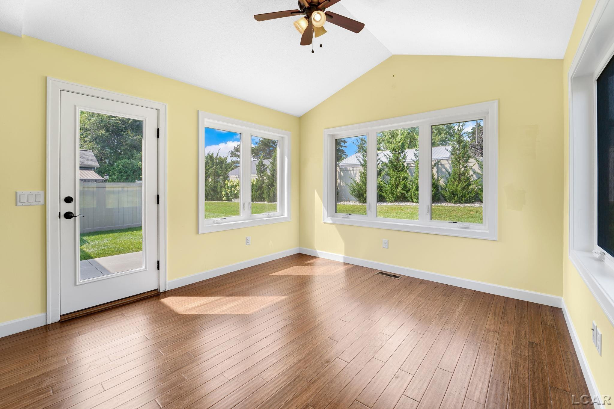 676 Korey's, Blissfield, MI 49228 — Photo 9