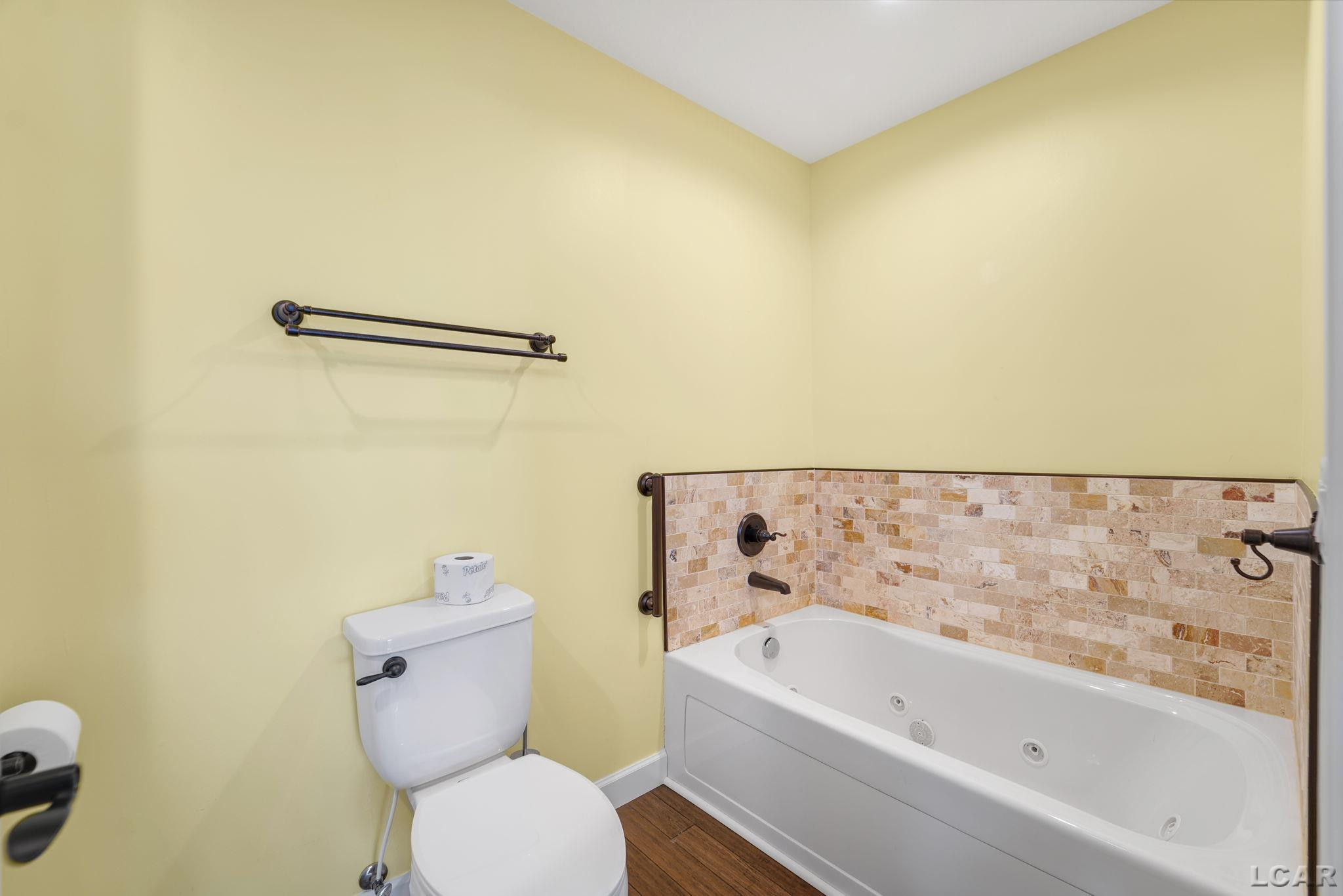676 Korey's, Blissfield, MI 49228 — Photo 13