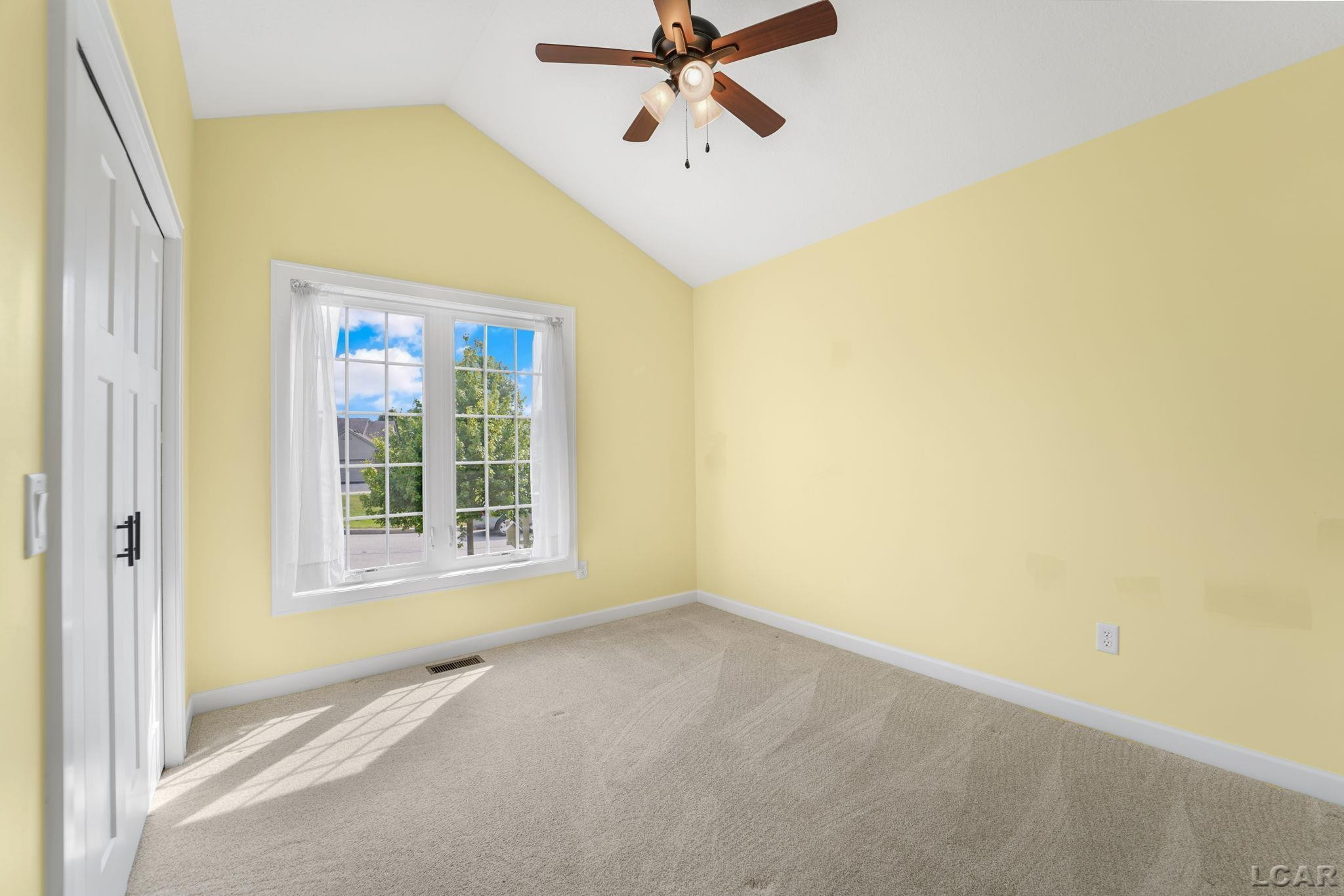 676 Korey's, Blissfield, MI 49228 — Photo 15