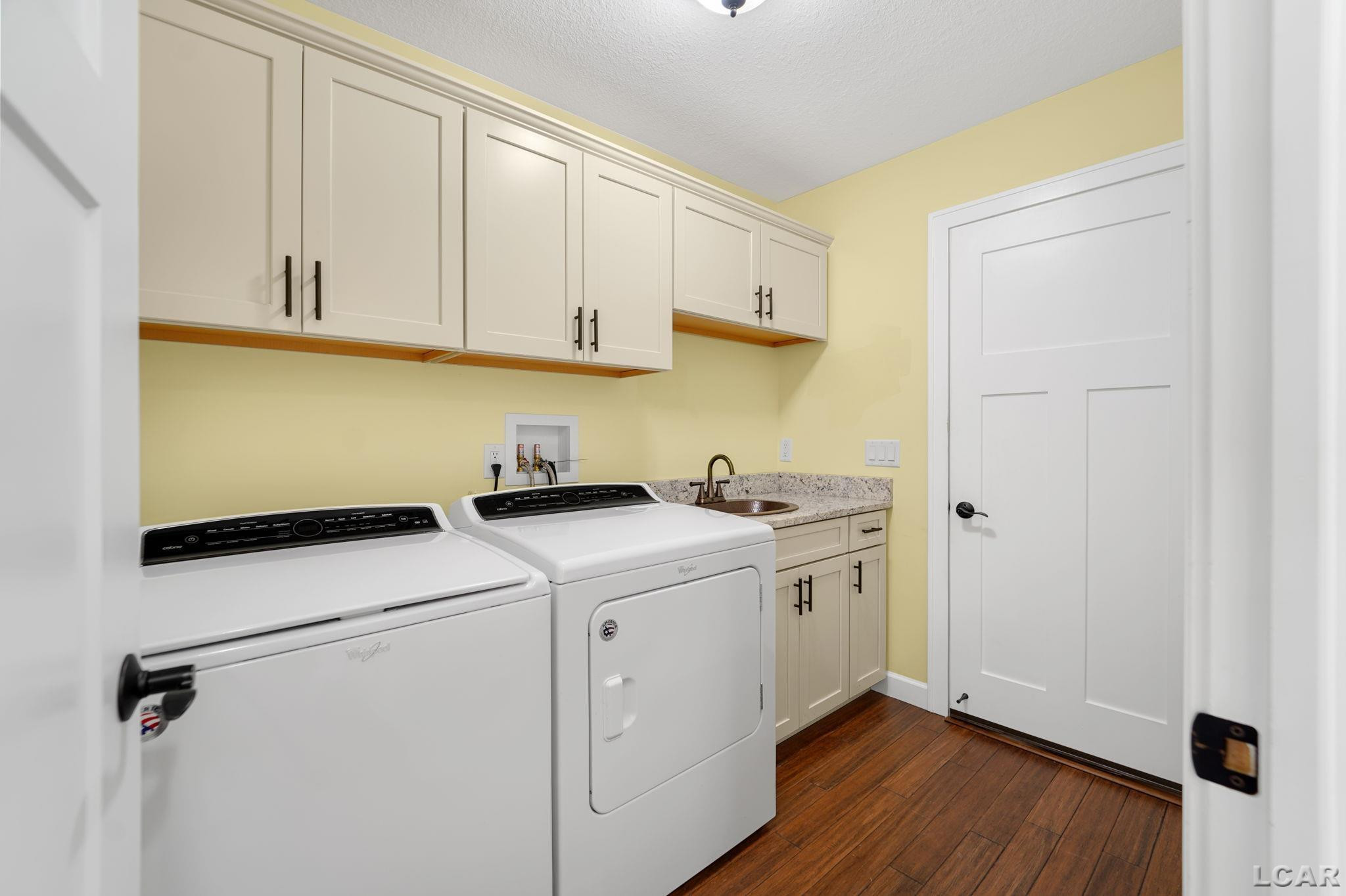676 Korey's, Blissfield, MI 49228 — Photo 17