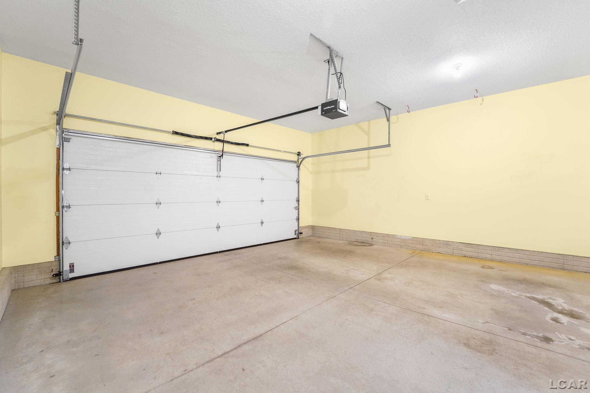 676 Korey's, Blissfield, MI 49228 — Photo 19